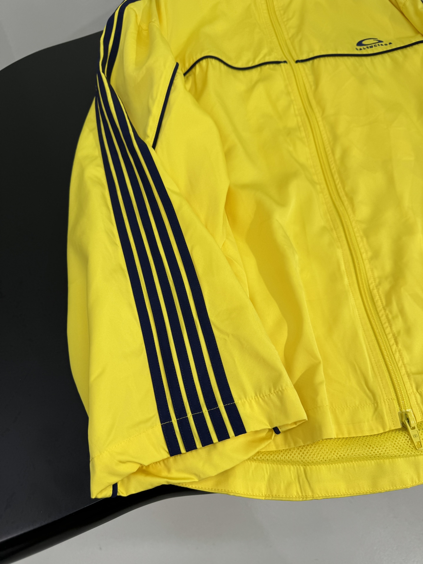 Balenciaga’s New LOP SPORTS ICON Profile Jacket: P960 Women’s Suit Review - 图片 9