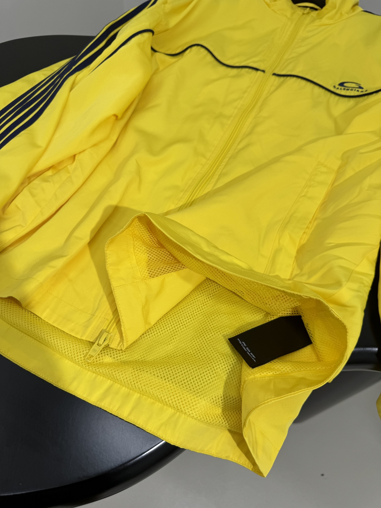 Balenciaga’s New LOP SPORTS ICON Profile Jacket: P960 Women’s Suit Review - 图片 7