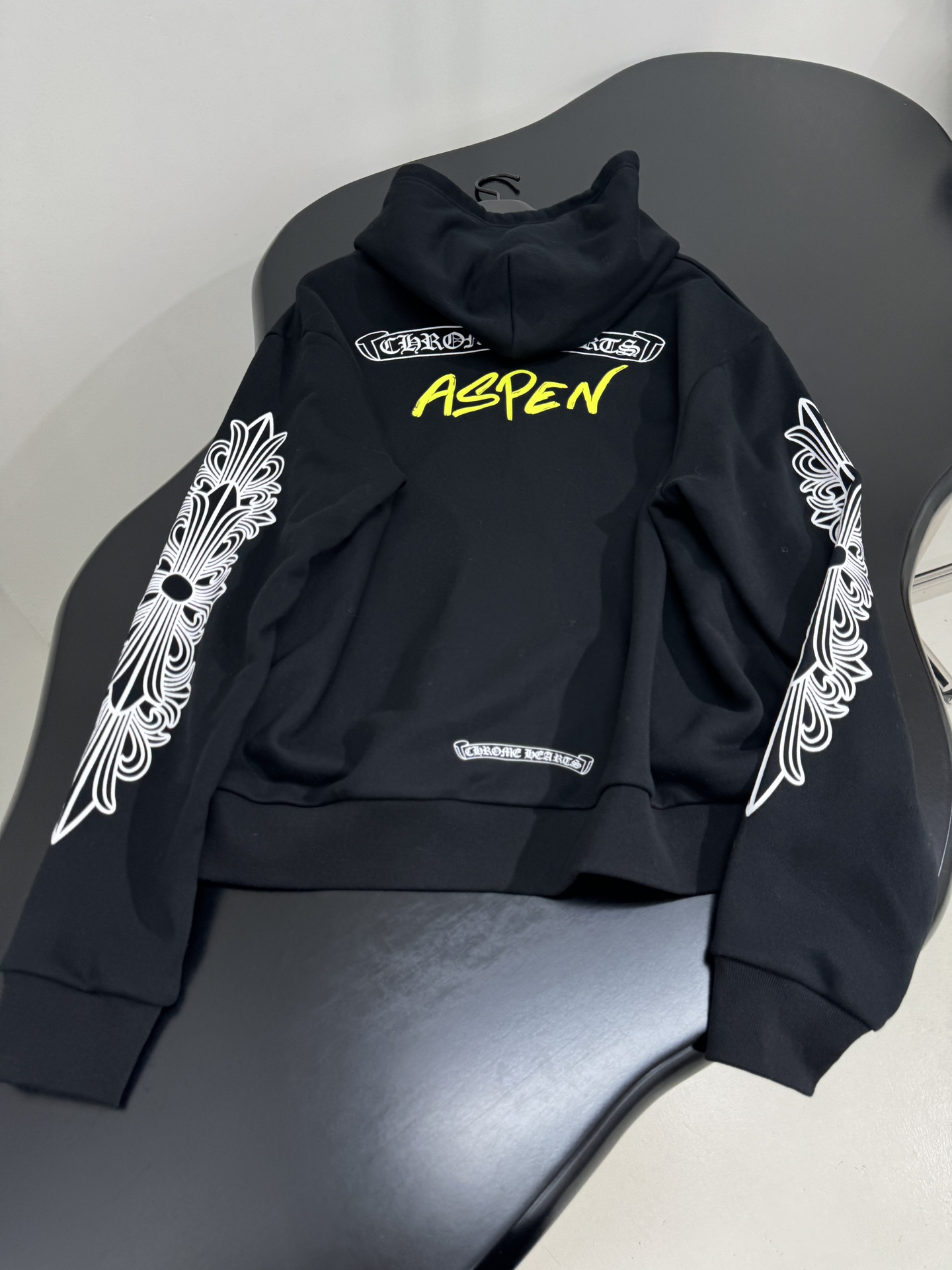 “ChromeHear*25 Women’s Suit: Original Hard-Core Design with Gender Equality in Black” - 图片 8