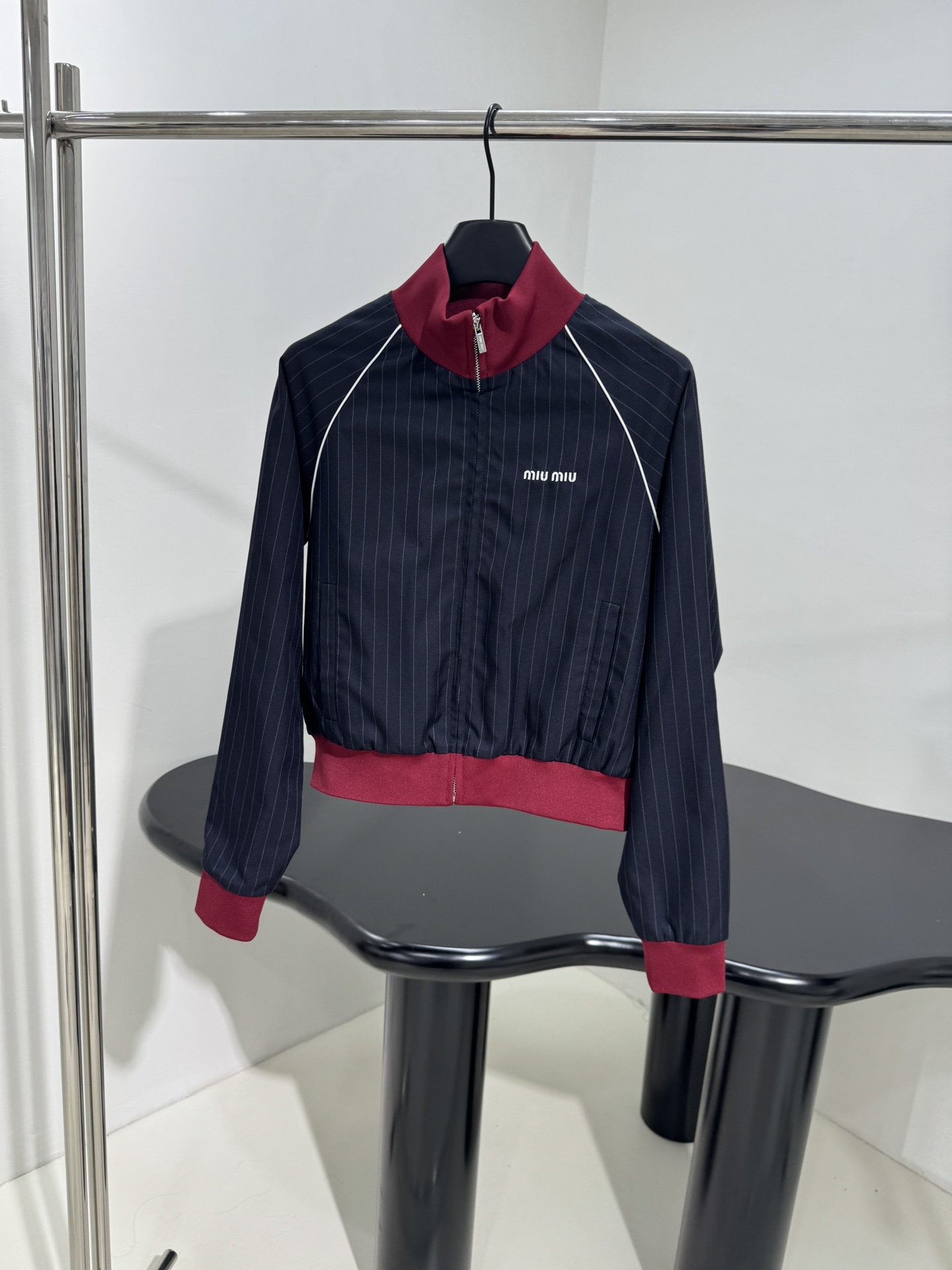 Miu-25 Striped Zipper Shorts: Hardcore Female Suit with Age Reduction Stripe Pattern