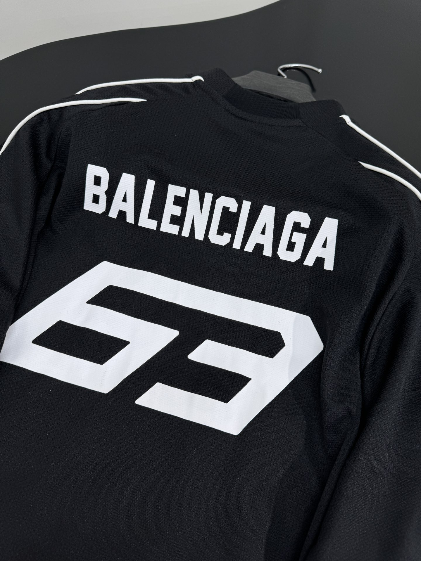 “Autombili Lamborghini Women’s Suit with Retro Alcophagus Fabric Shorts – Black, Size S/M/L” - 图片 5