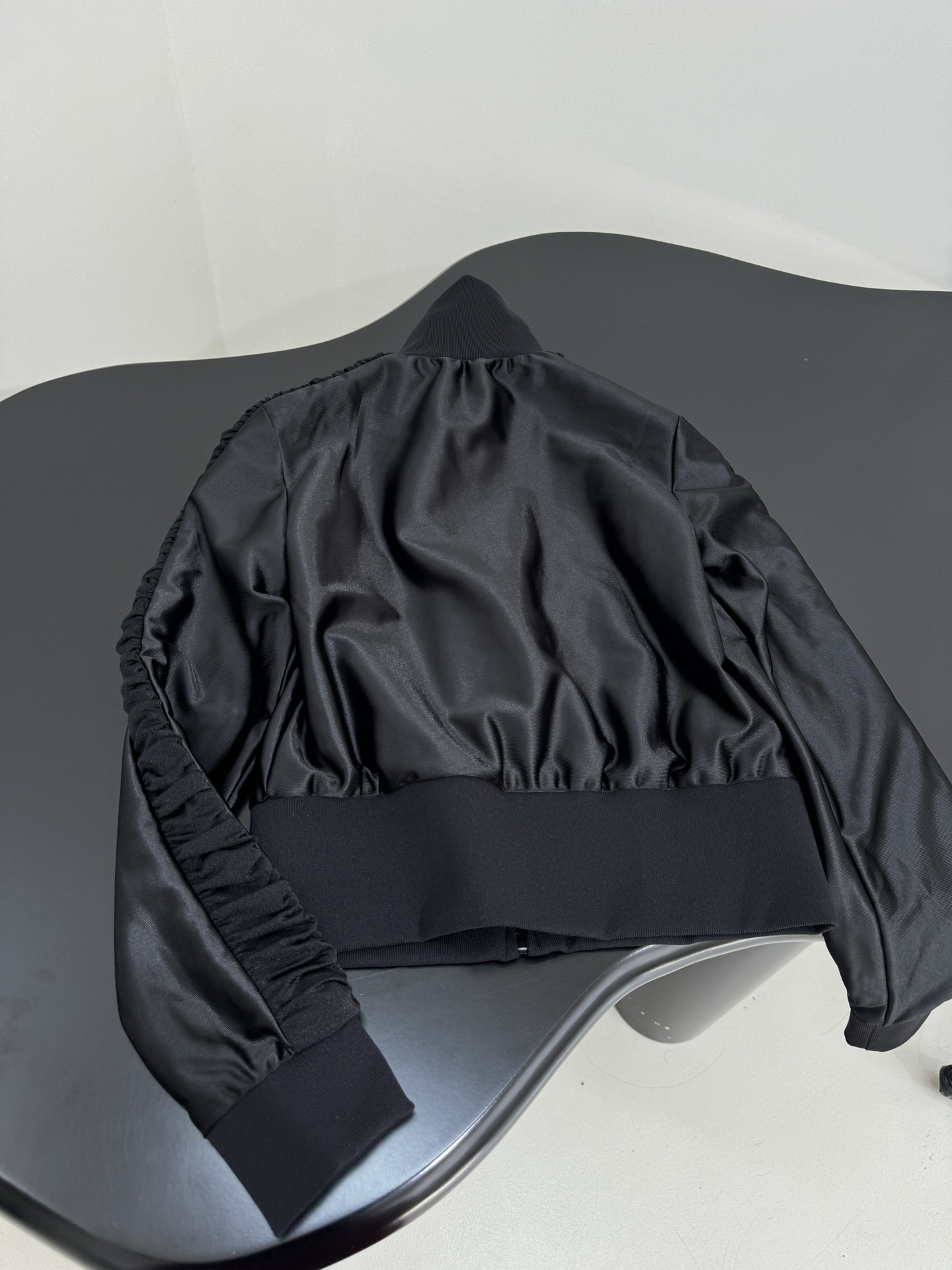 Balenciaga Fitted Tracksuit: Custom Flash-Lined Fabric, Iconic Boobs Embroidery, Gender Equality - 图片 8