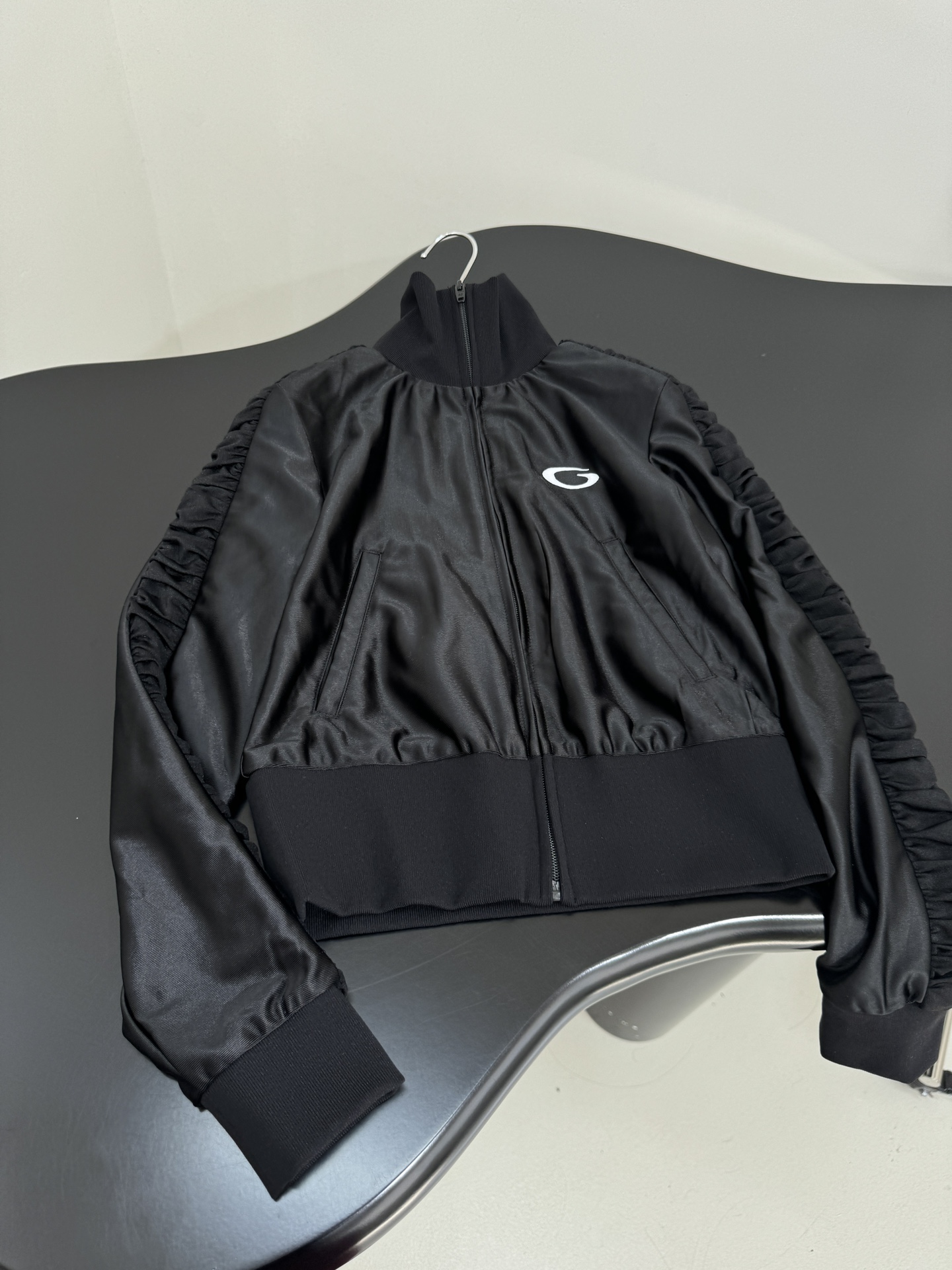 Balenciaga Fitted Tracksuit: Custom Flash-Lined Fabric, Iconic Boobs Embroidery, Gender Equality - 图片 7