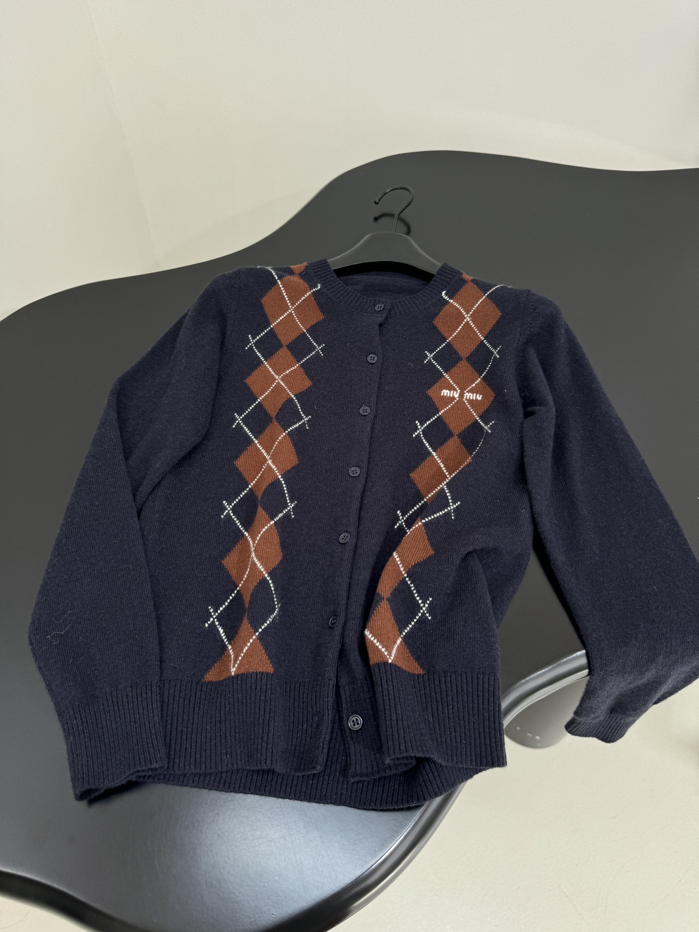 MIU MIU Black & Blue Intarsia Knit Cardigan with Logo Embroidery 9 i1754908354 7666 1