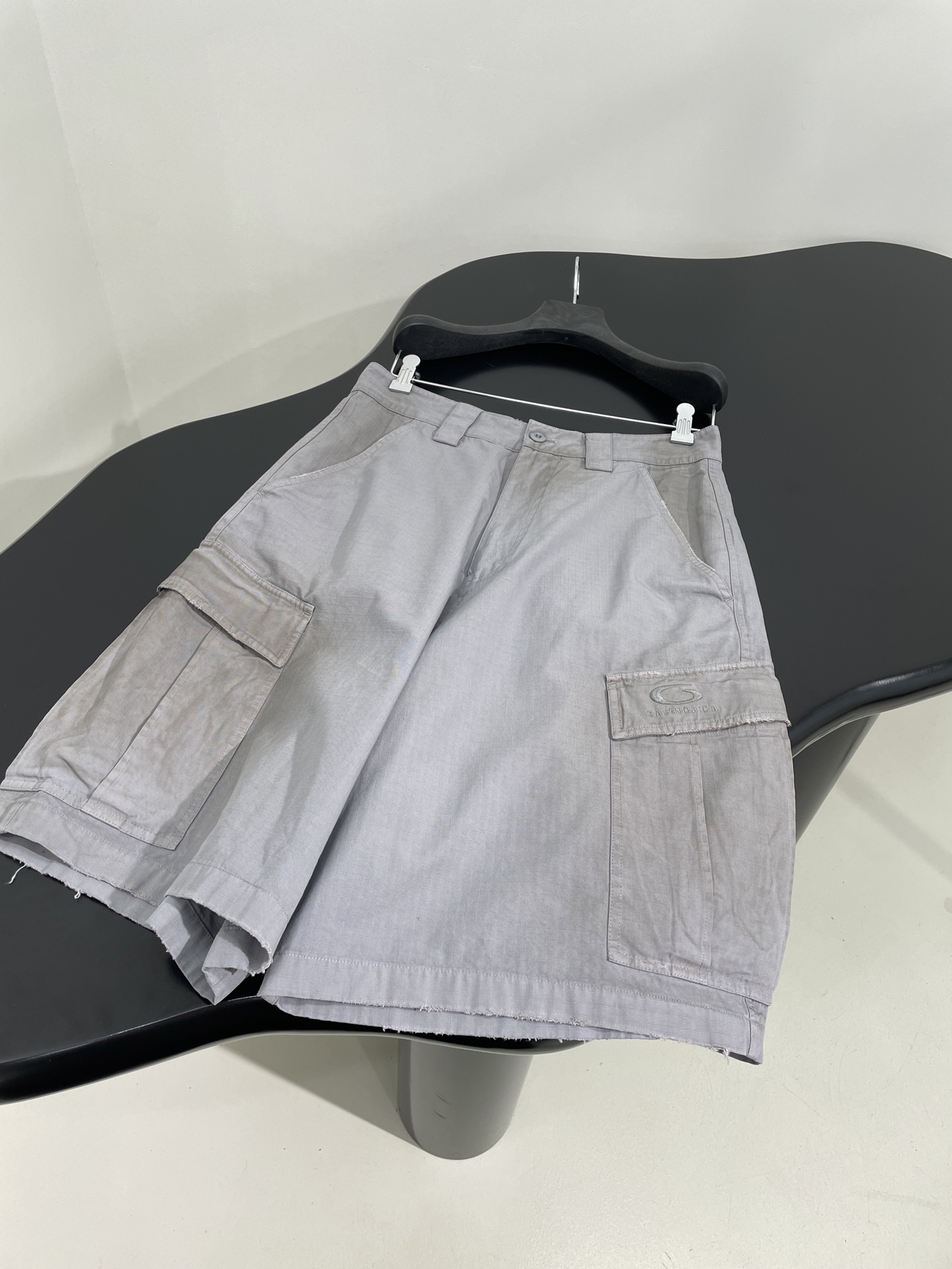 “Balenciaga Women’s Suit with Unique Structure and Oversized Cuts in Cement Ash Color” - 图片 3
