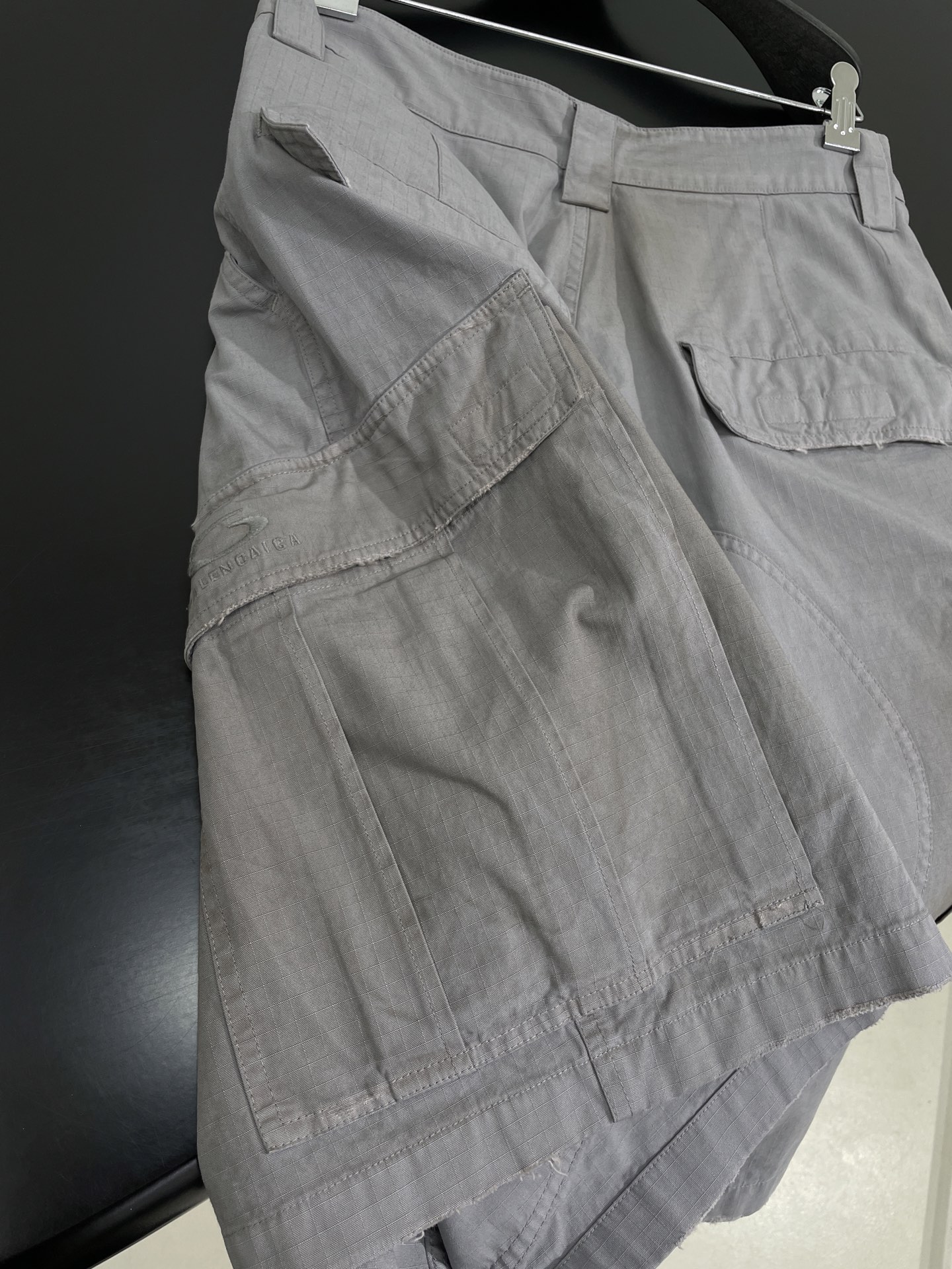 “Balenciaga Women’s Suit with Unique Structure and Oversized Cuts in Cement Ash Color” - 图片 7