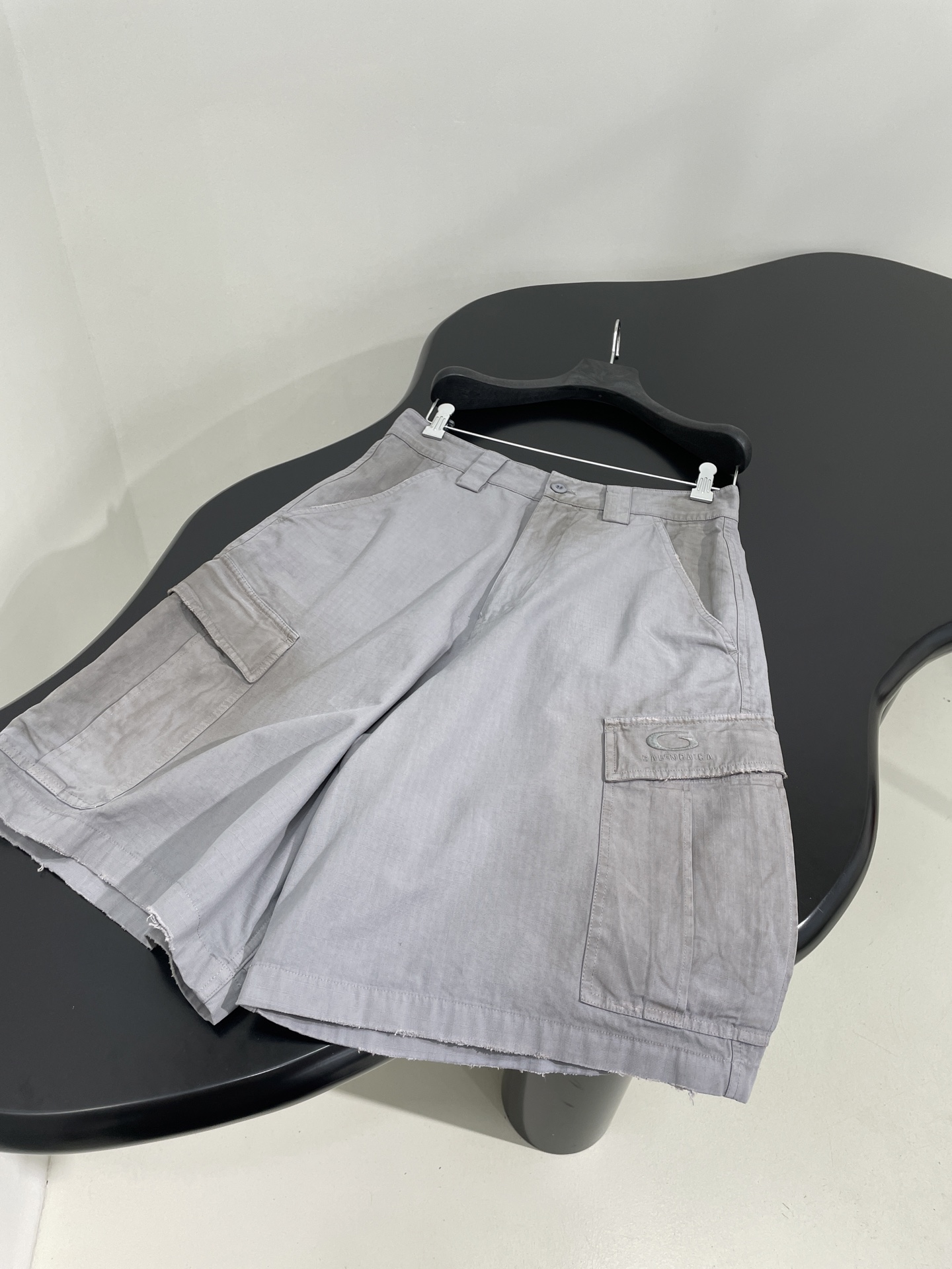 “Balenciaga Women’s Suit with Unique Structure and Oversized Cuts in Cement Ash Color” - 图片 5