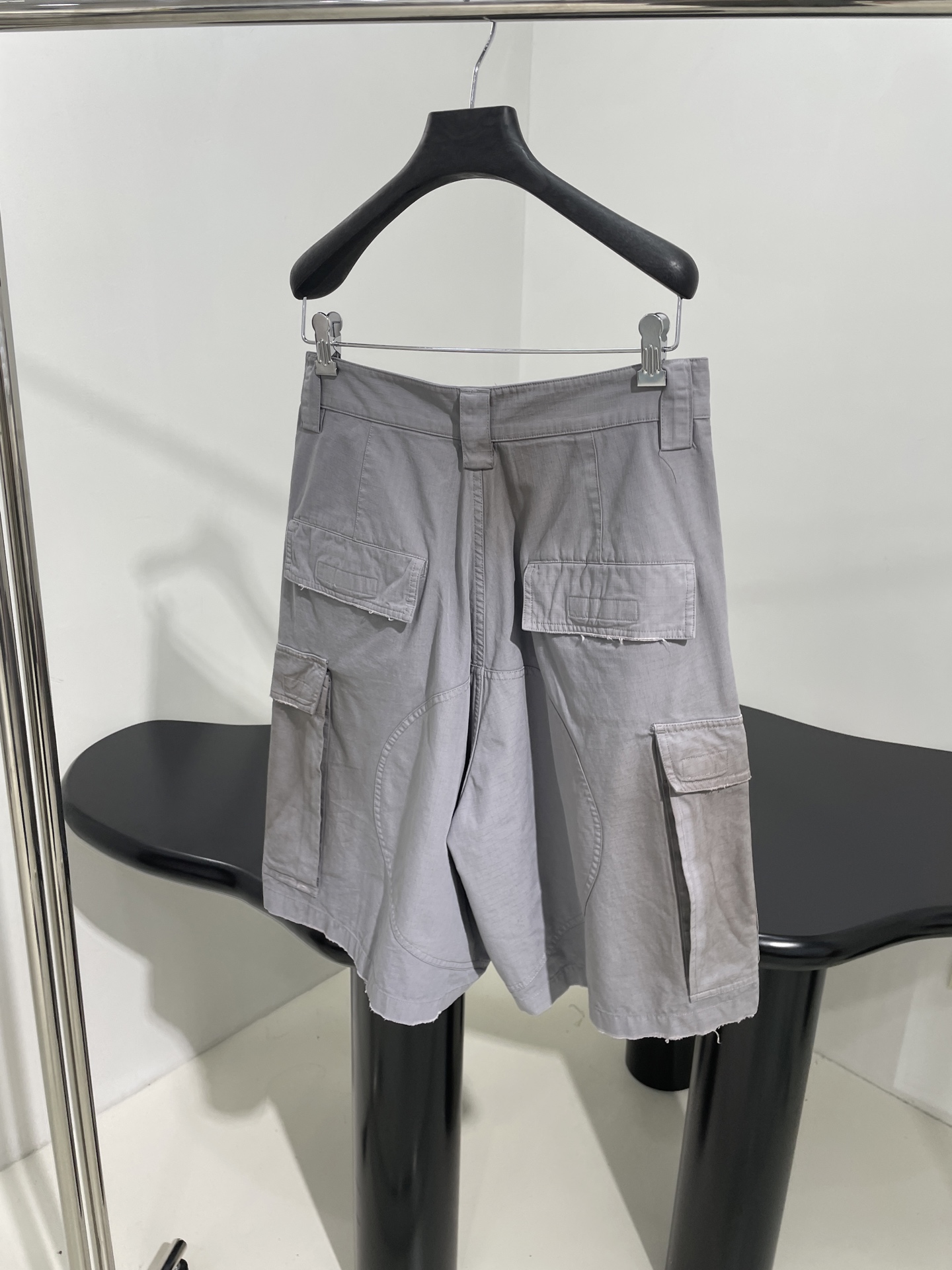 “Balenciaga Women’s Suit with Unique Structure and Oversized Cuts in Cement Ash Color” - 图片 2