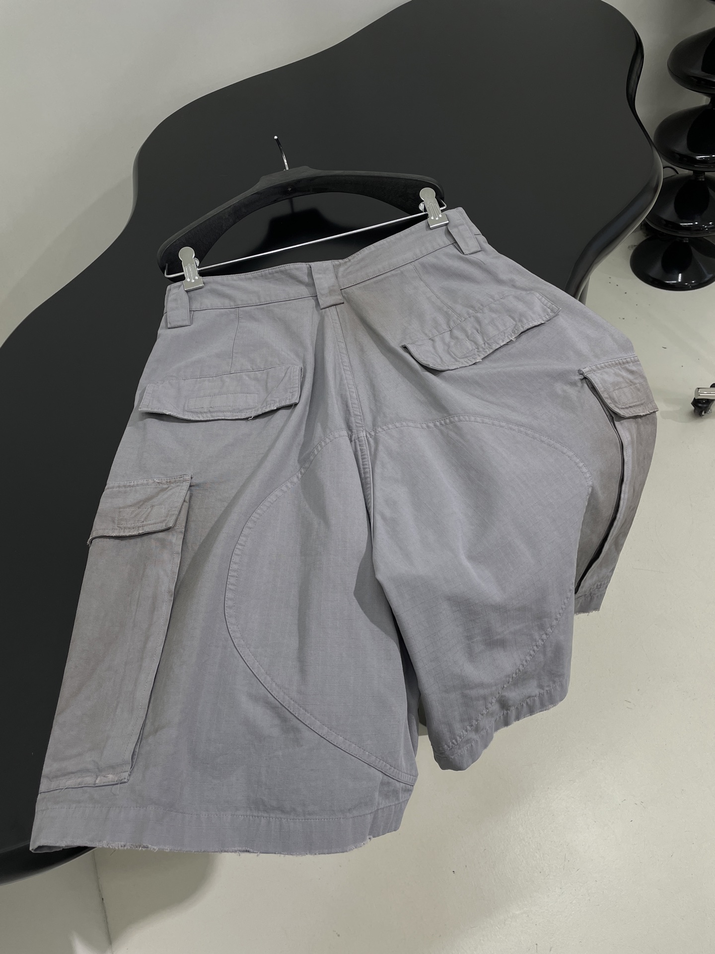 “Balenciaga Women’s Suit with Unique Structure and Oversized Cuts in Cement Ash Color” - 图片 8