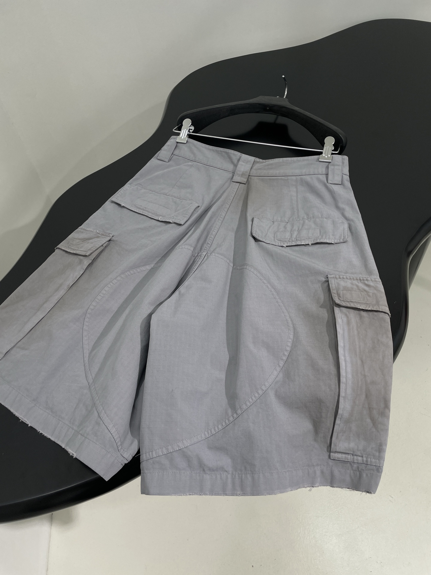 “Balenciaga Women’s Suit with Unique Structure and Oversized Cuts in Cement Ash Color” - 图片 6