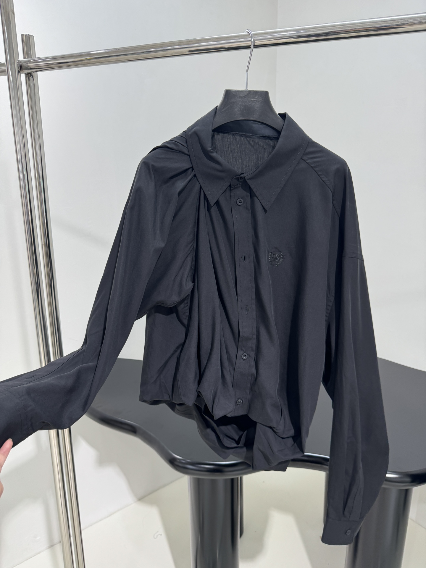 “Balenciaga Women’s Suit: Original Hardcore Design with Customized Cotton Silk, Boxy Fit, and Gender Equality” - 图片 3