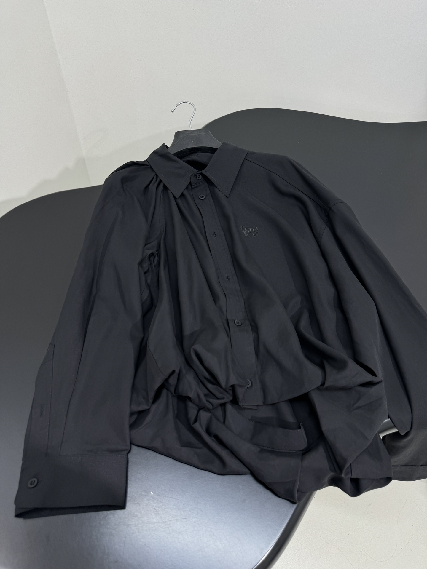 “Balenciaga Women’s Suit: Original Hardcore Design with Customized Cotton Silk, Boxy Fit, and Gender Equality” - 图片 8