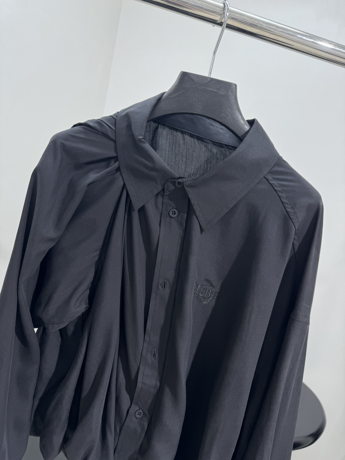 “Balenciaga Women’s Suit: Original Hardcore Design with Customized Cotton Silk, Boxy Fit, and Gender Equality” - 图片 2