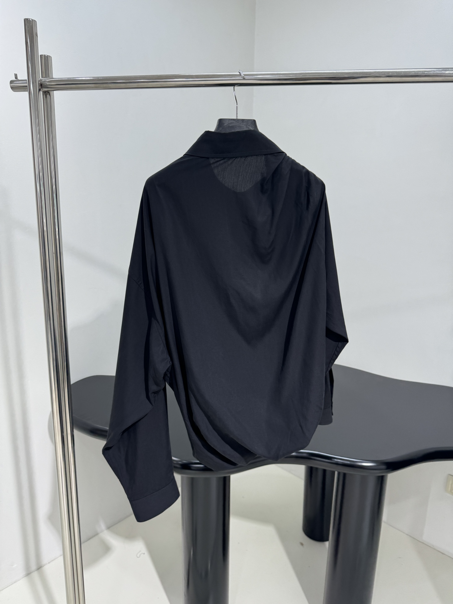 “Balenciaga Women’s Suit: Original Hardcore Design with Customized Cotton Silk, Boxy Fit, and Gender Equality” - 图片 4