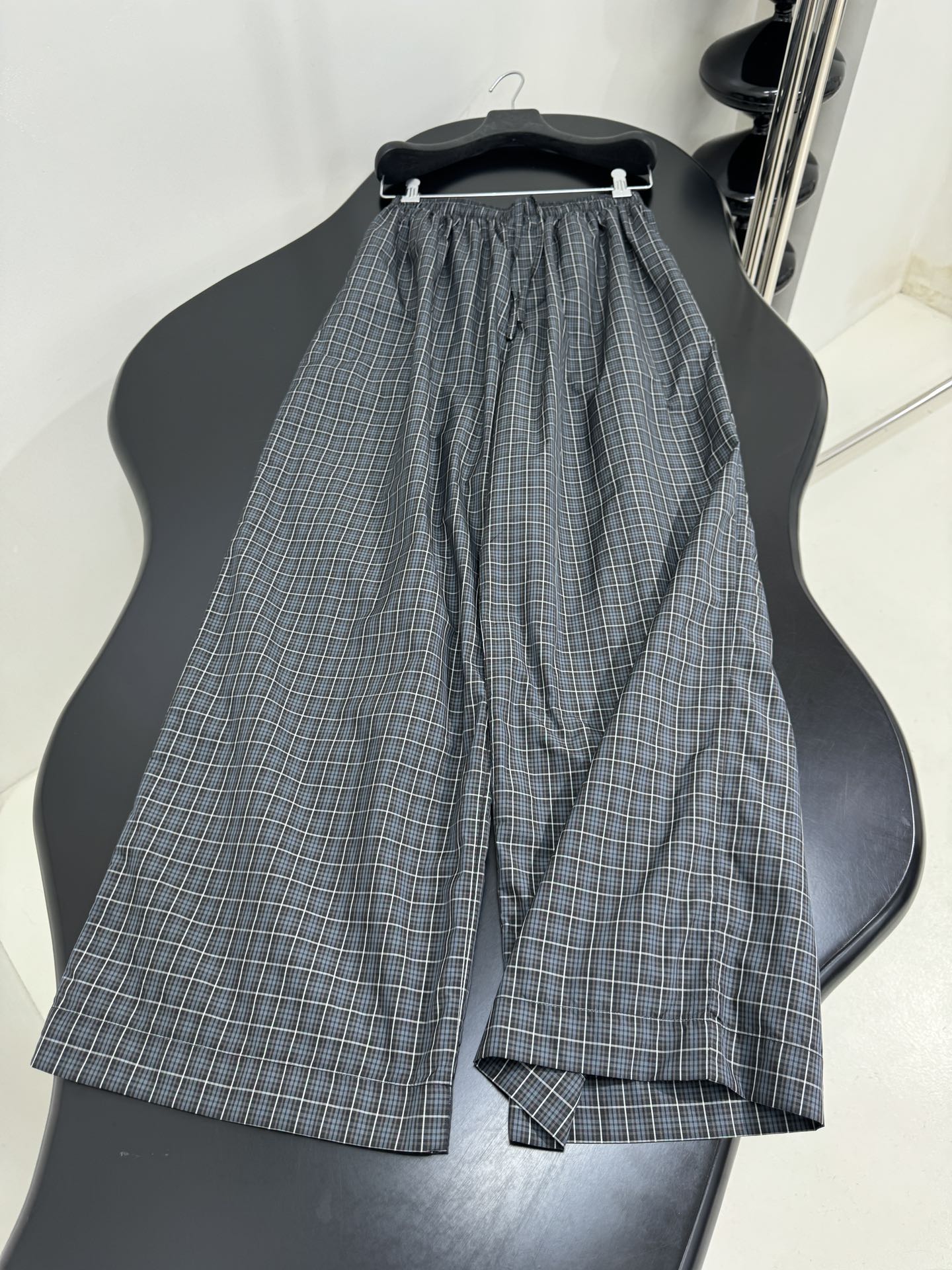 “Balenciaga Laurel Classic Women’s Suit with Loose-Fit Pants in Green Pew – Customizable and Comfortable” - 图片 4