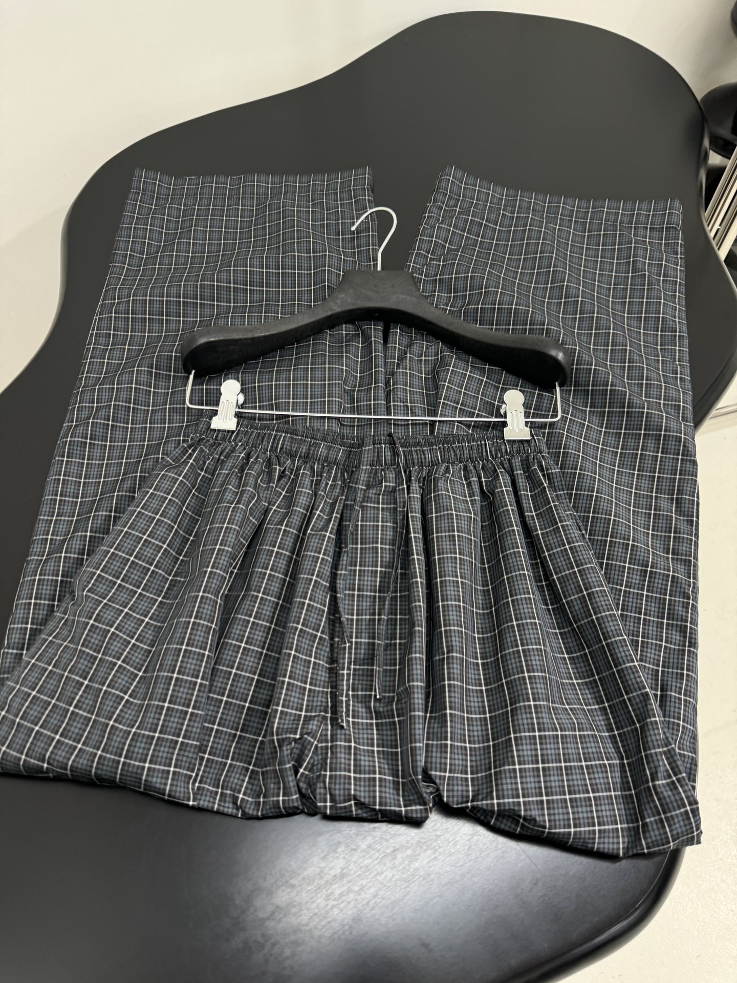 “Balenciaga Laurel Classic Women’s Suit with Loose-Fit Pants in Green Pew – Customizable and Comfortable” - 图片 7