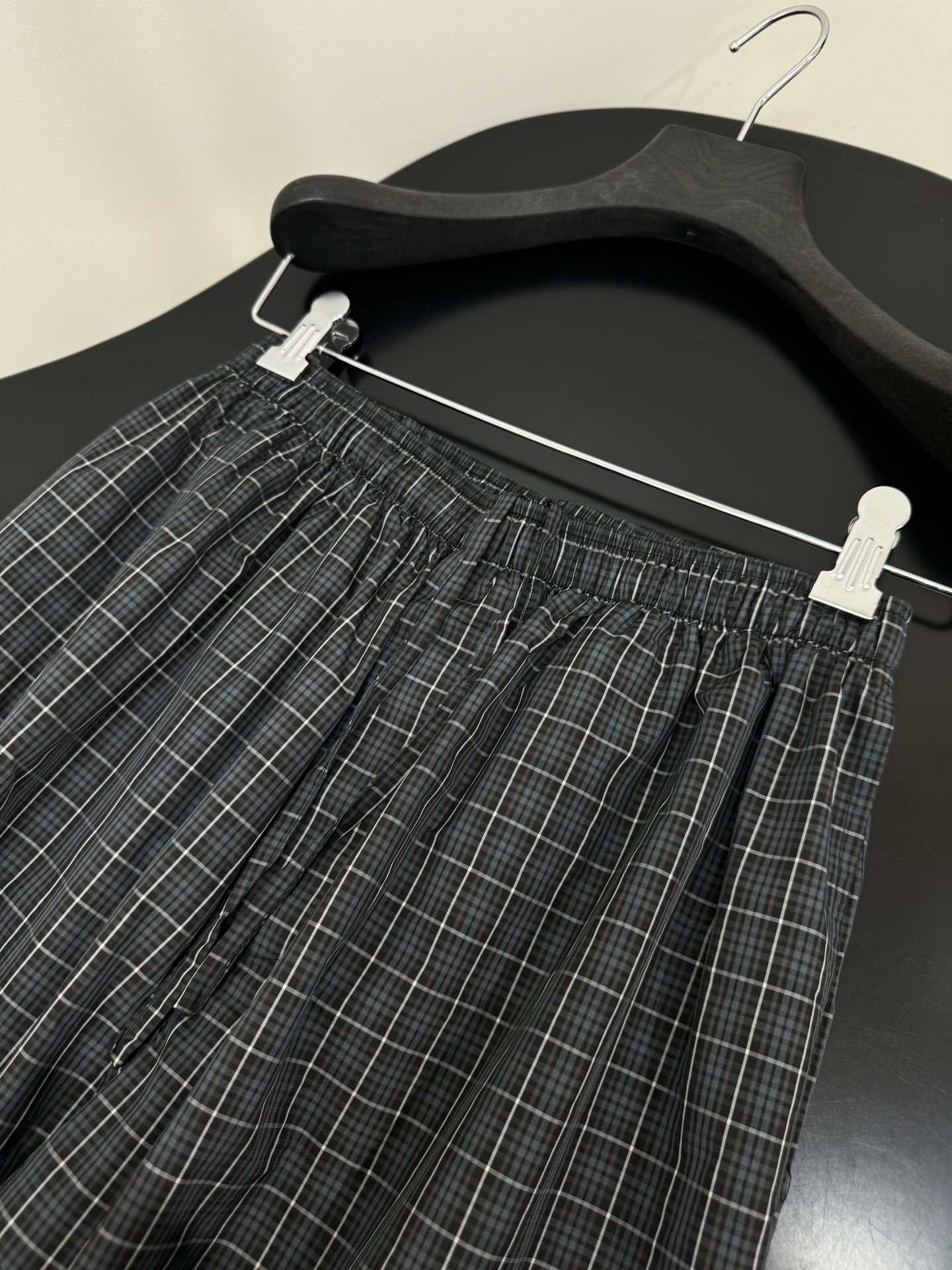 “Balenciaga Laurel Classic Women’s Suit with Loose-Fit Pants in Green Pew – Customizable and Comfortable” - 图片 6