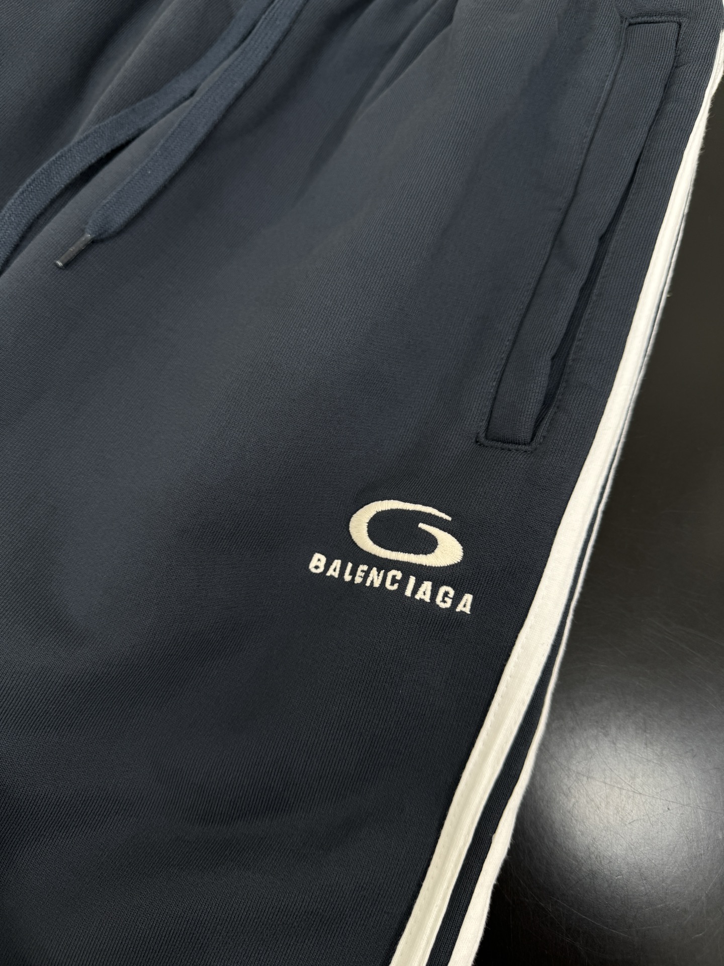 Balenciaga Women’s Tracksuit Pants: Hardcore Suit with Flexing Ropes and Icon Art Embroidery - 图片 7