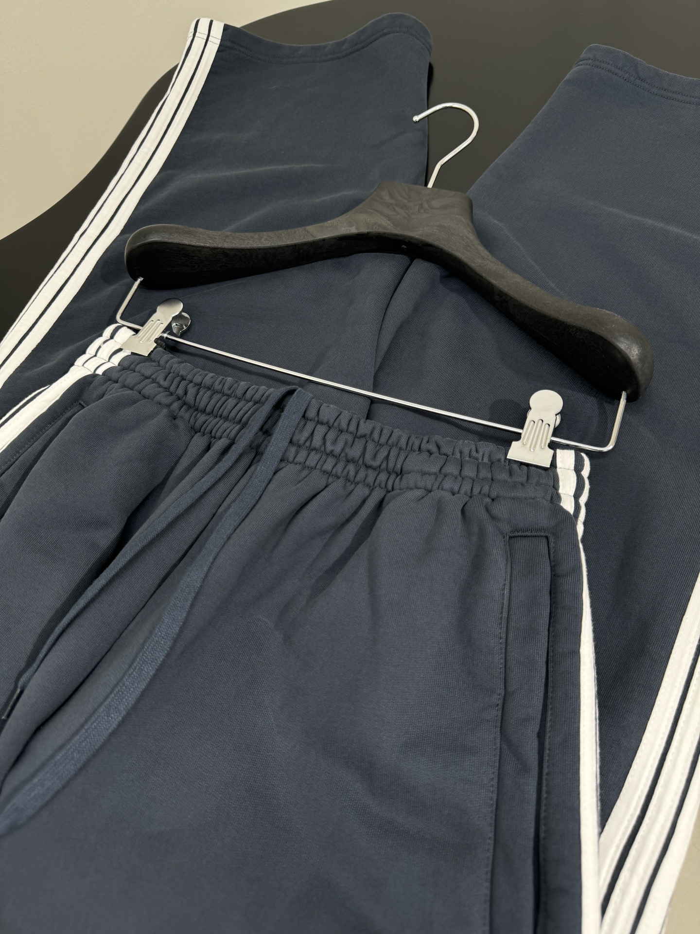 Balenciaga Women’s Tracksuit Pants: Hardcore Suit with Flexing Ropes and Icon Art Embroidery - 图片 9