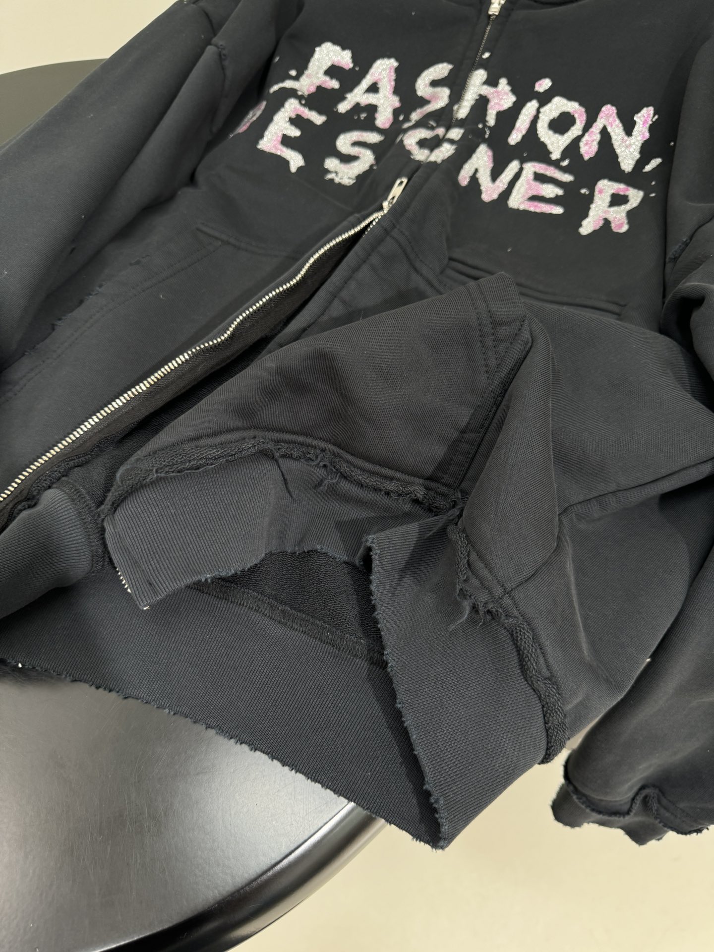 Title: Balenciaga Retro-Stamped Zipper Jacket in Black, Unisex, Erosion Effect, Classic Design, Sizes S-M-L. - 图片 7