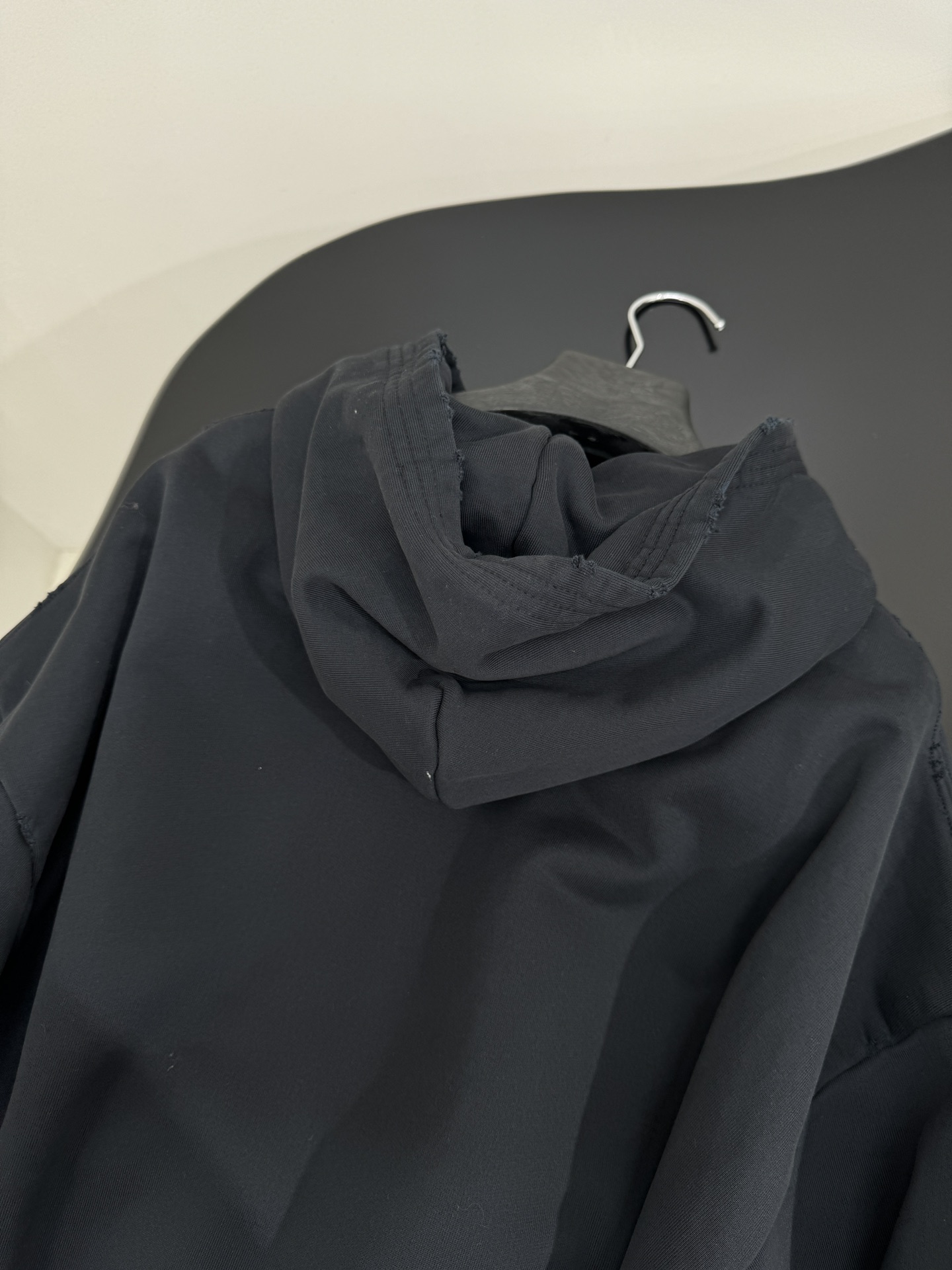 Title: Balenciaga Retro-Stamped Zipper Jacket in Black, Unisex, Erosion Effect, Classic Design, Sizes S-M-L. - 图片 9