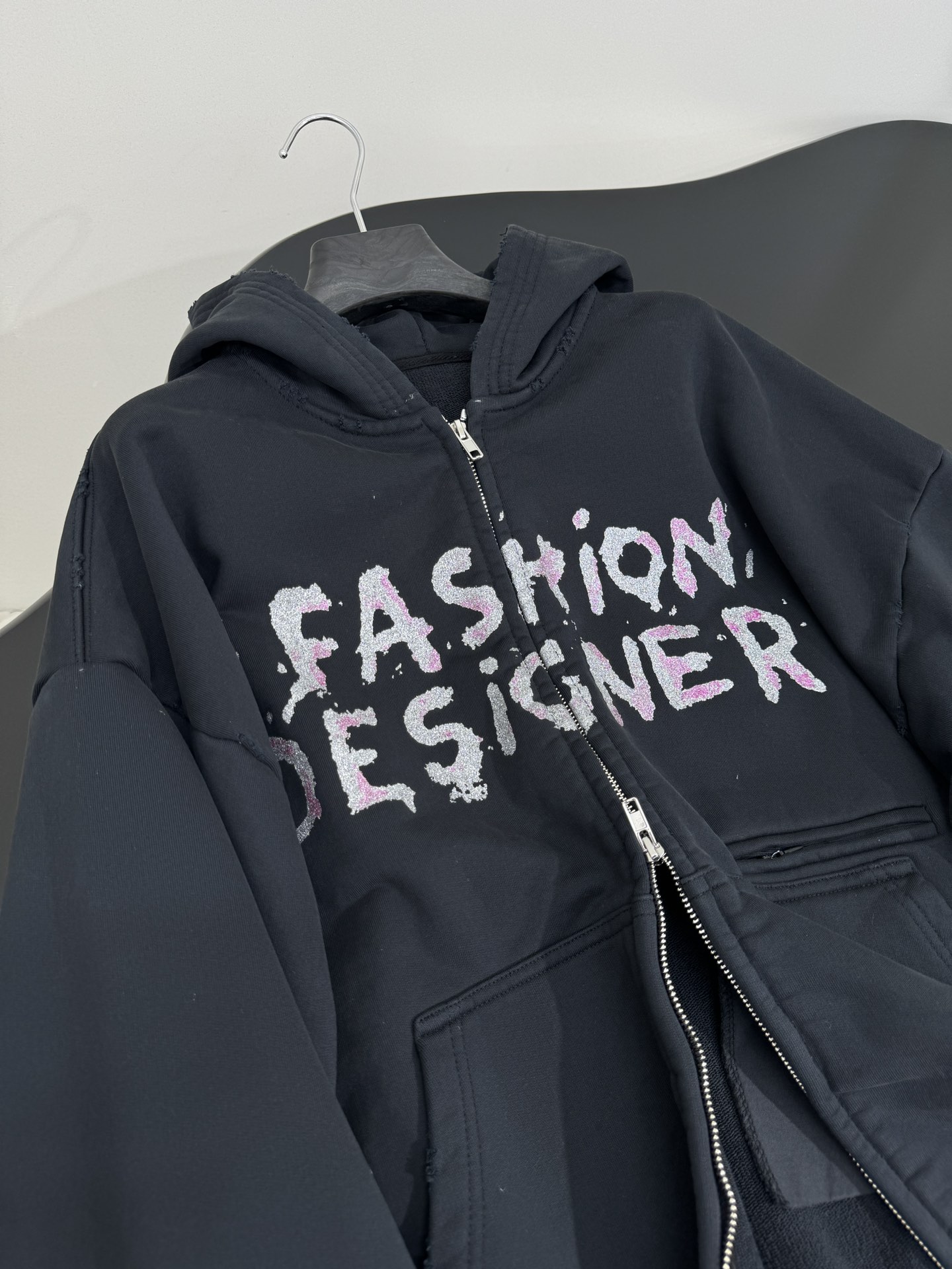 Title: Balenciaga Retro-Stamped Zipper Jacket in Black, Unisex, Erosion Effect, Classic Design, Sizes S-M-L. - 图片 5