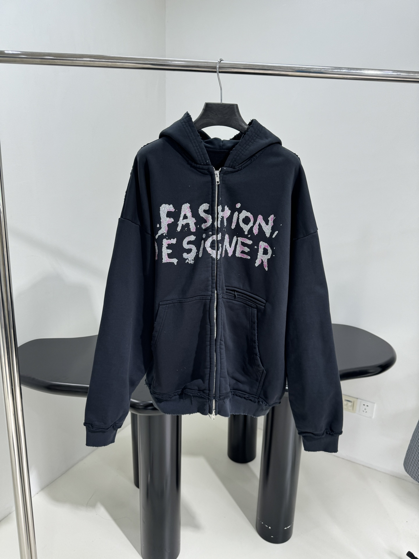 Title: Balenciaga Retro-Stamped Zipper Jacket in Black, Unisex, Erosion Effect, Classic Design, Sizes S-M-L. - 图片 1