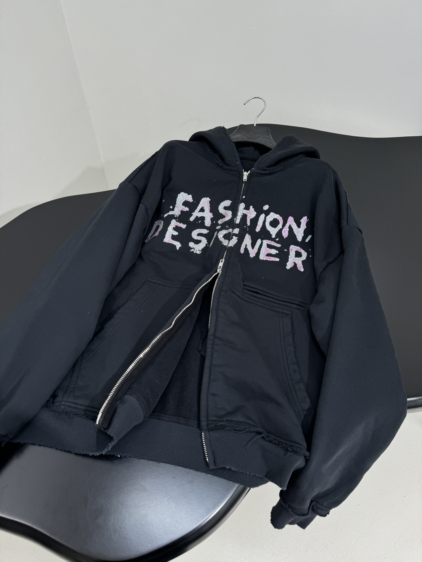 Title: Balenciaga Retro-Stamped Zipper Jacket in Black, Unisex, Erosion Effect, Classic Design, Sizes S-M-L. - 图片 8