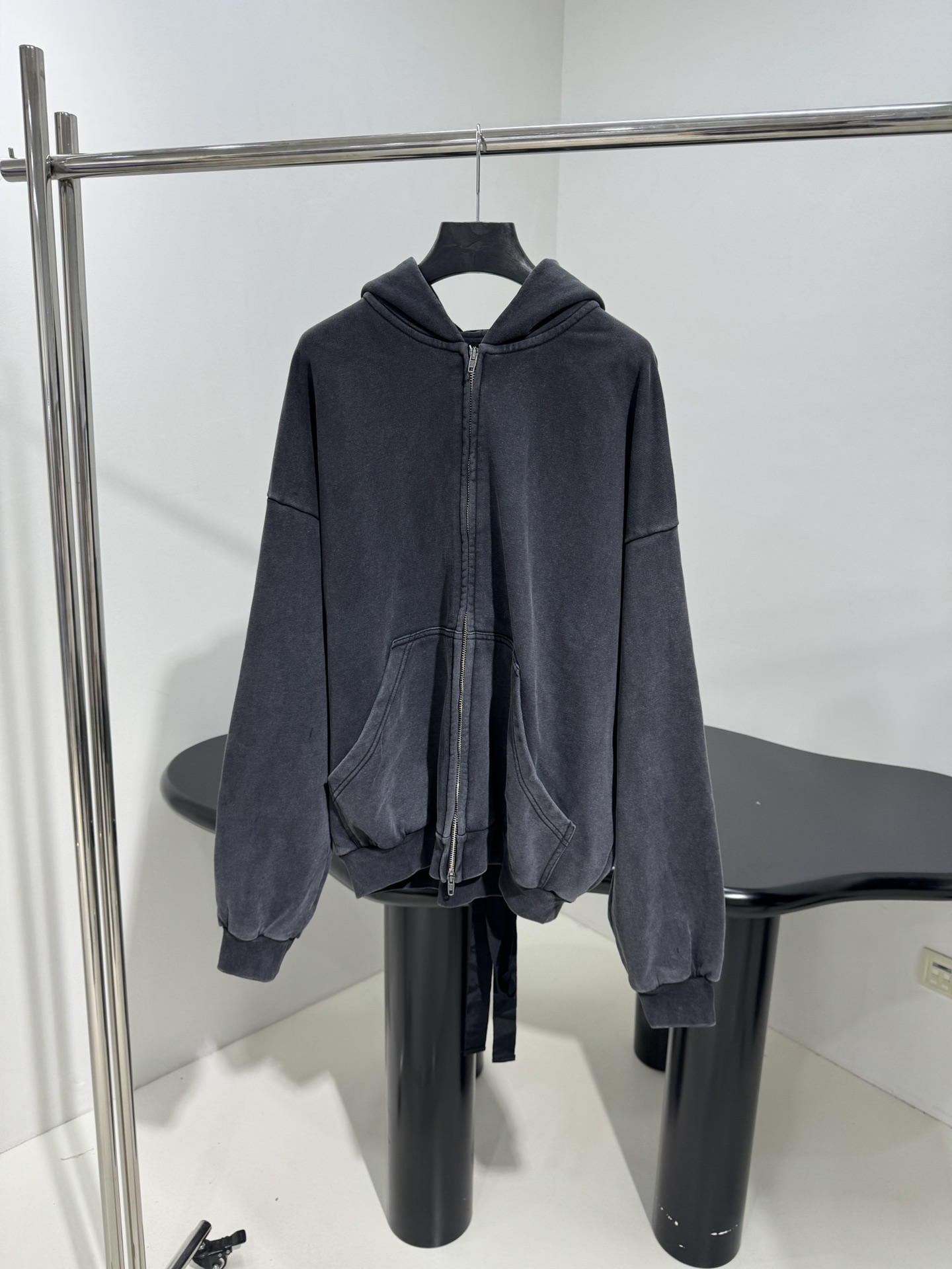 “Balenciaga Lace-Up Hoodie Women’s Suit Review: Monochrome-to-Colour Custom Design with Gender Equality Focus”