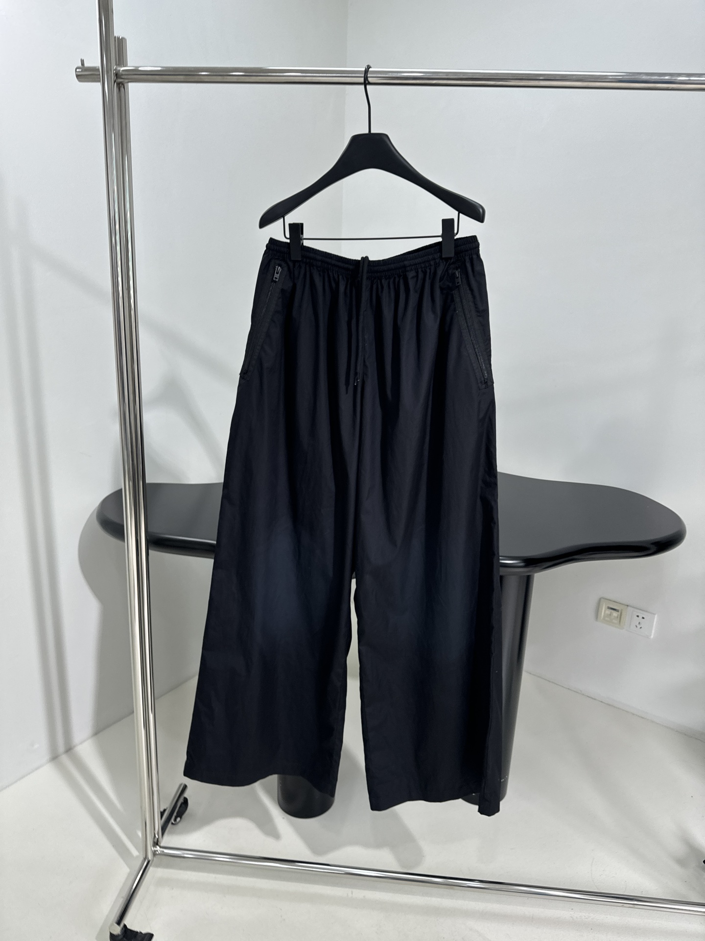 “Technology and Cotton Women’s Suit with Loose Fit for Exercise and Gender Equality” - 图片 1