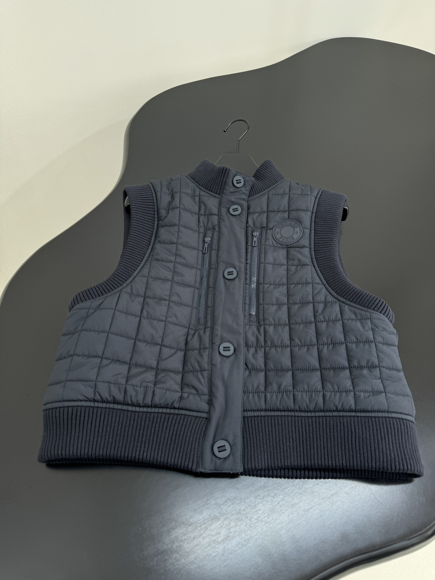 Stylish Quilted Vest with Ribbed Trim, Perfect for Layering 5 i1756725038 5640 4