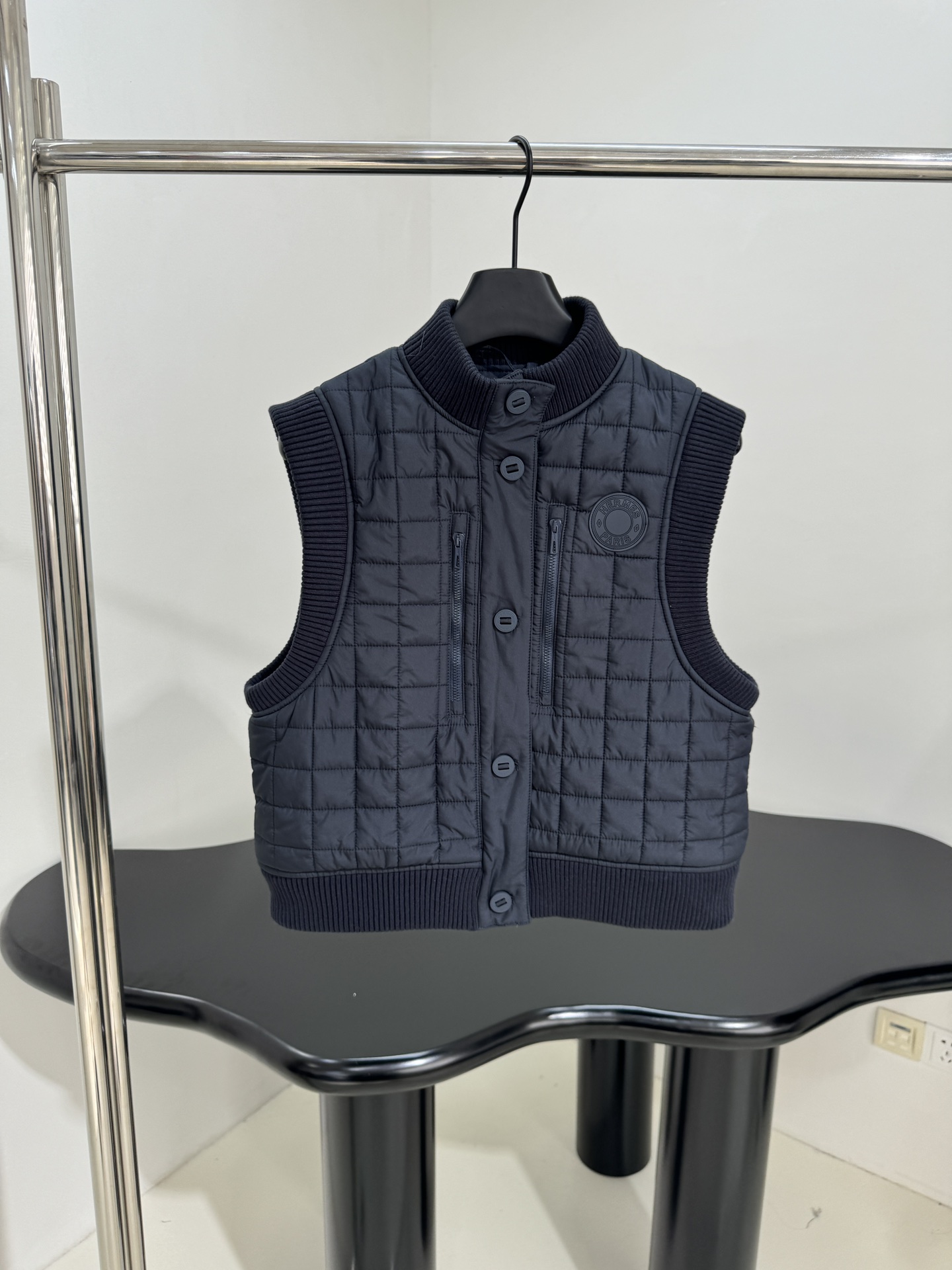 Stylish Quilted Vest with Ribbed Trim, Perfect for Layering 2 i1756725038 8752 1