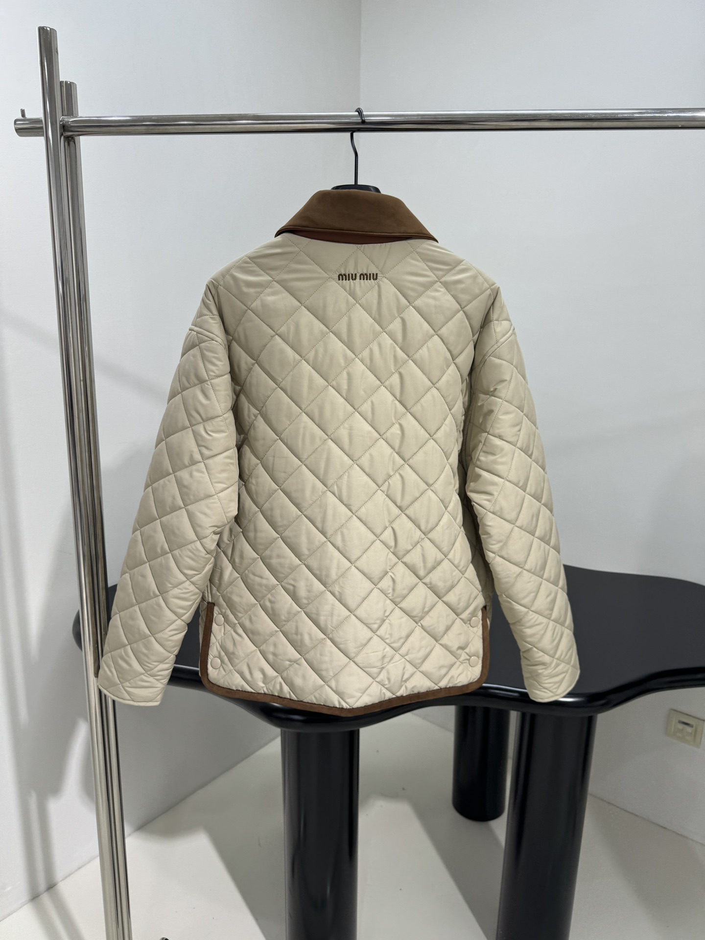 MIU Quilted Tech Pongé Jacket with Suede Collar - Stylish & Comfortable 4 i1756803209 3162 4
