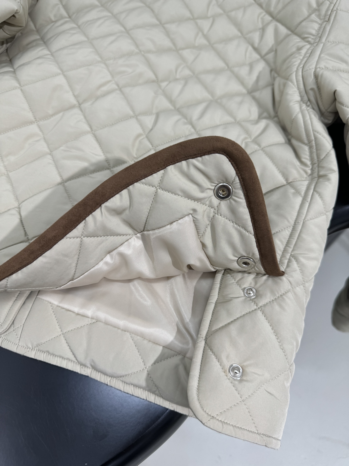 MIU Quilted Tech Pongé Jacket with Suede Collar - Stylish & Comfortable 9 i1756803209 7416 3