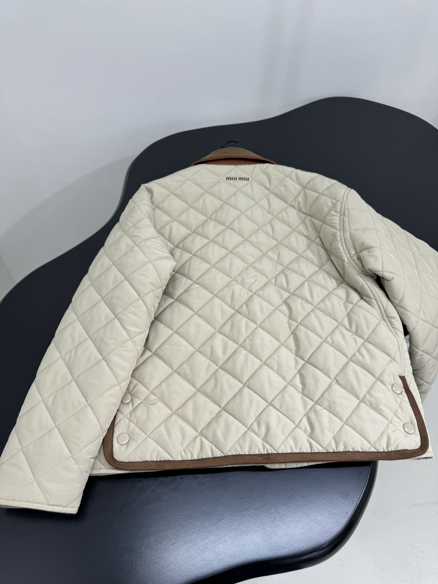 MIU Quilted Tech Pongé Jacket with Suede Collar - Stylish & Comfortable 8 i1756803209 8659 2
