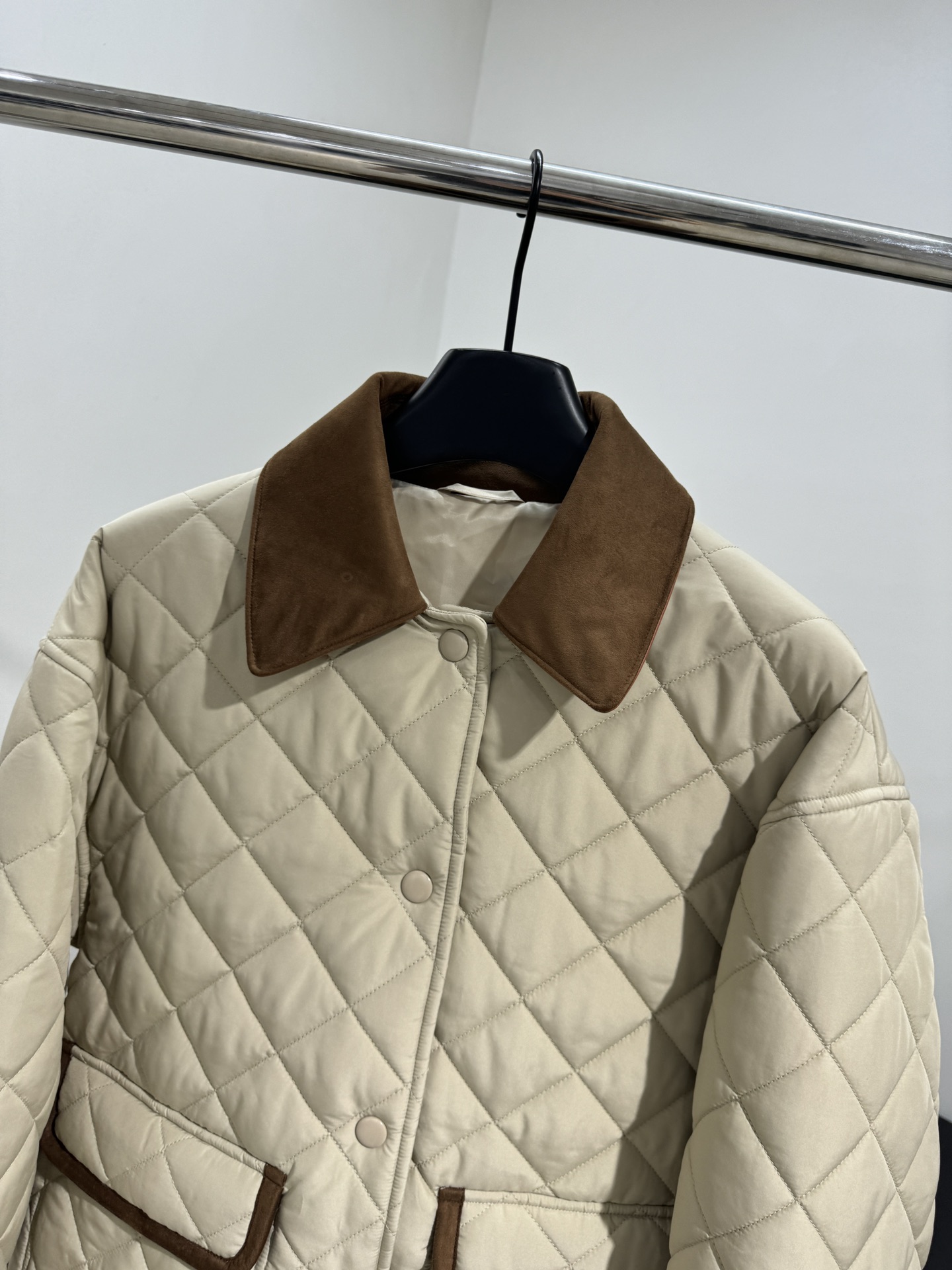 MIU Quilted Tech Pongé Jacket with Suede Collar - Stylish & Comfortable 3 i1756803209 8912 8