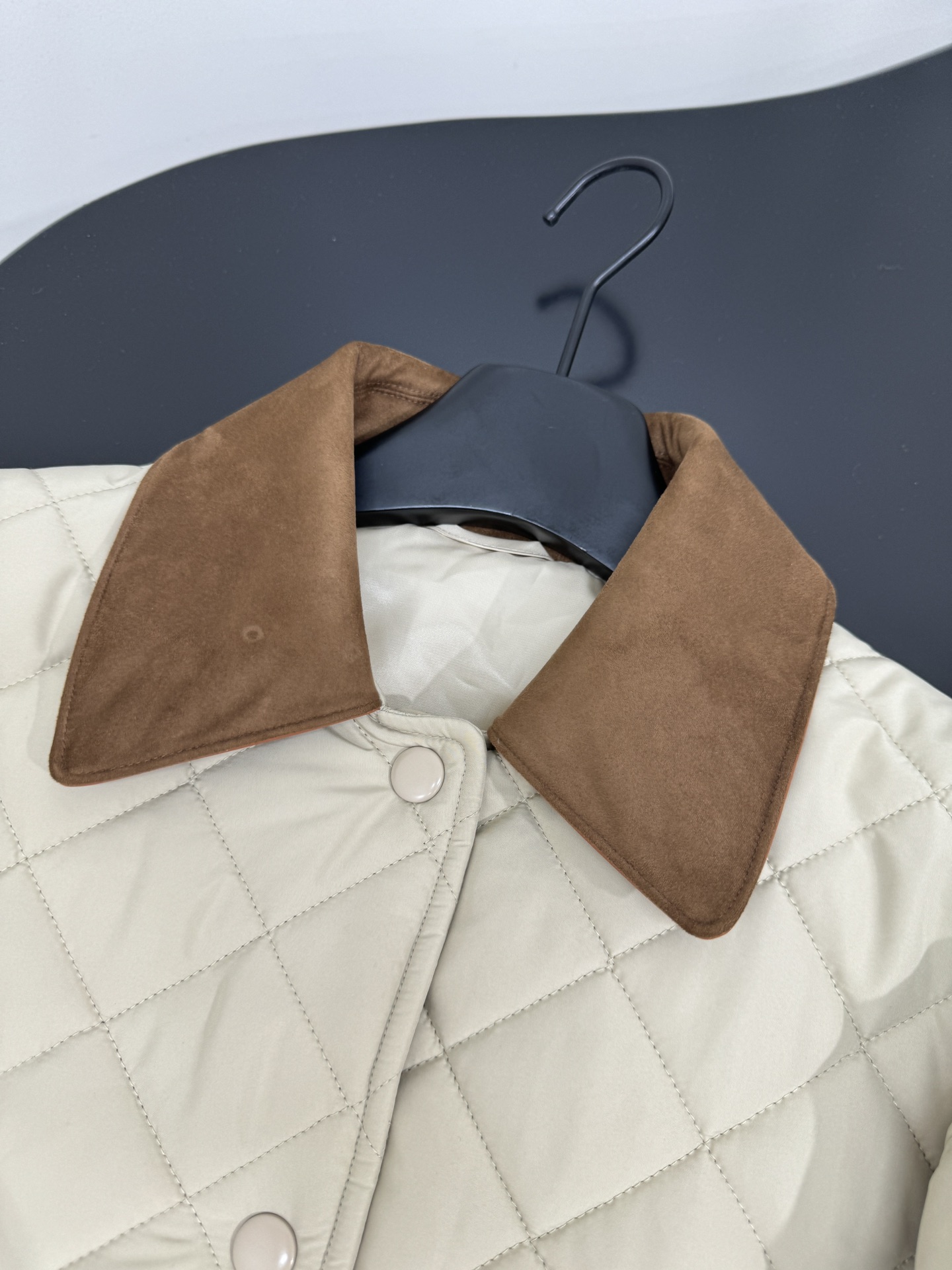 MIU Quilted Tech Pongé Jacket with Suede Collar - Stylish & Comfortable 7 i1756803209 9654 6