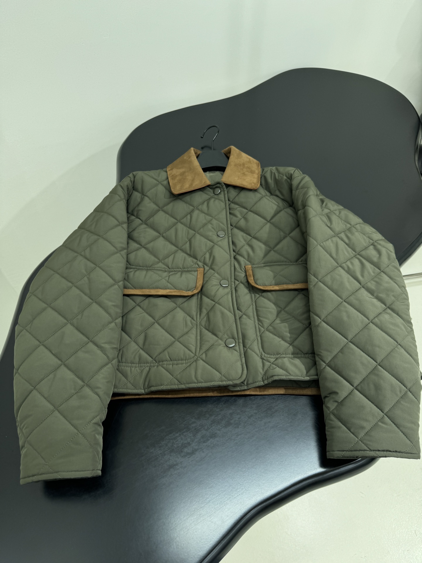 Quilted Tech Pongee Short Jacket with Embroidered Logo - Military Green 5 i1756803373 9257 6