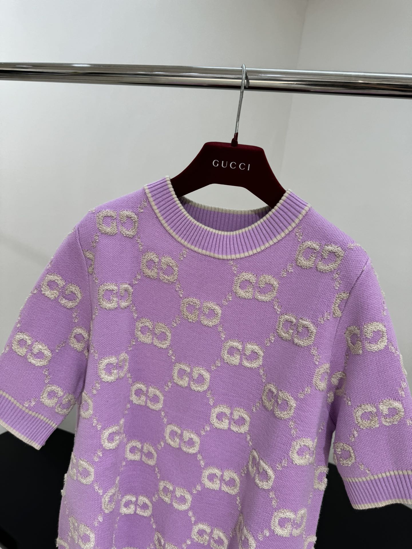 Gucci Jacquard Wool Blend Sweater: Pink & White Interlocking G Embroidery 3 i1760604856 7971 4
