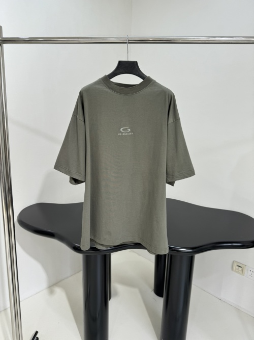 Balenciaga Loop Sports Icon Oversized T-Shirt - Vintage Style, Unisex Fit 16 Balenciaga Loop Sports Icon Oversized T-Shirt – Vintage Style, Unisex Fit
