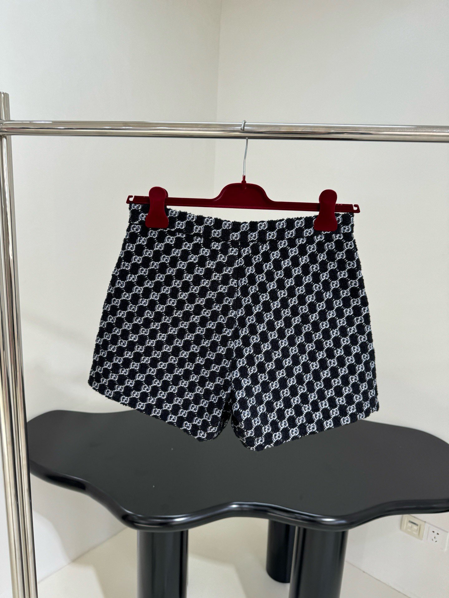 Gucci Shadow Knit Wool Jacquard Shorts - Angola Red & Black 4 i1760693597 4628 0