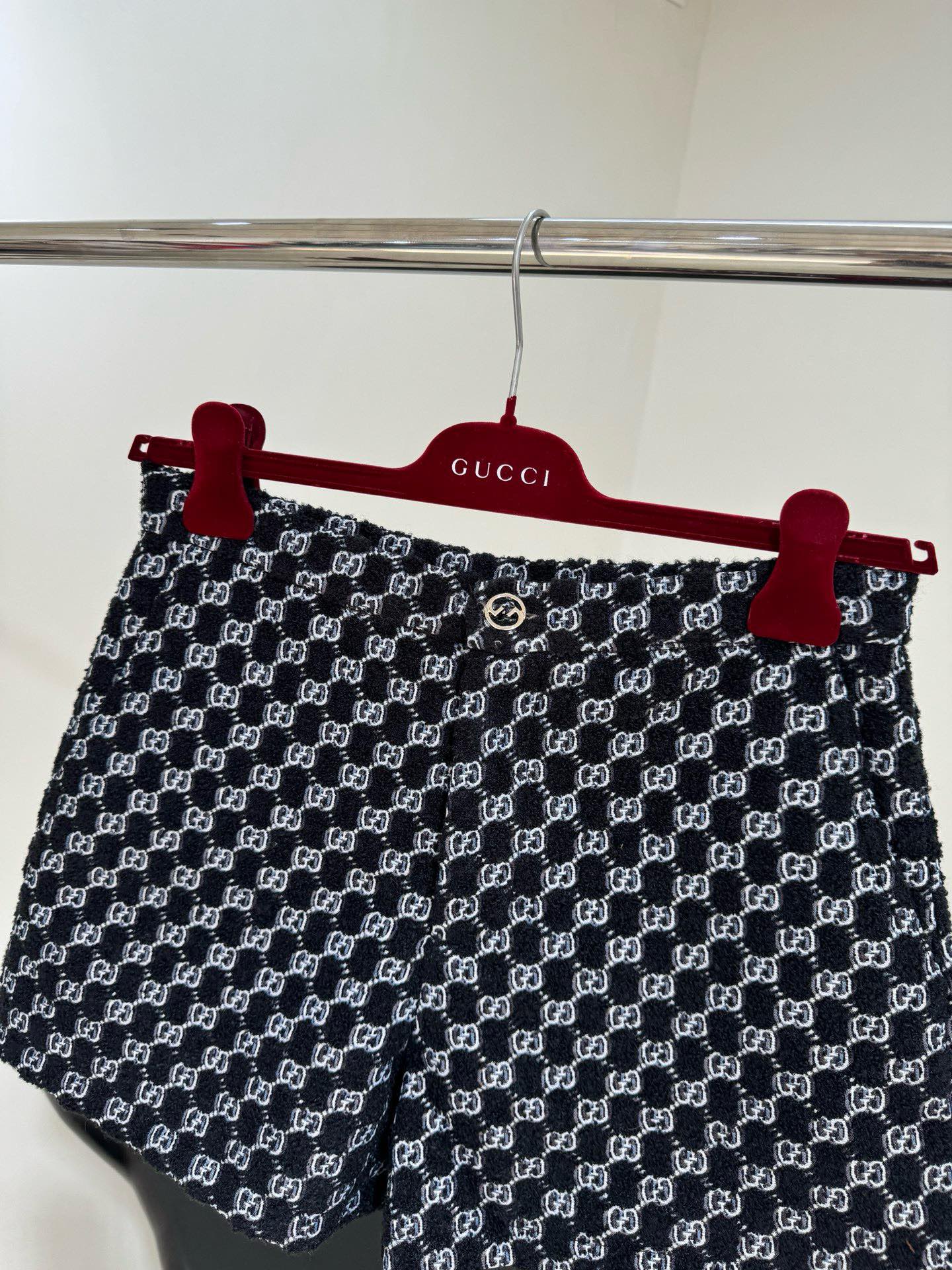 Gucci Shadow Knit Wool Jacquard Shorts - Angola Red & Black 3 i1760693597 4775 1