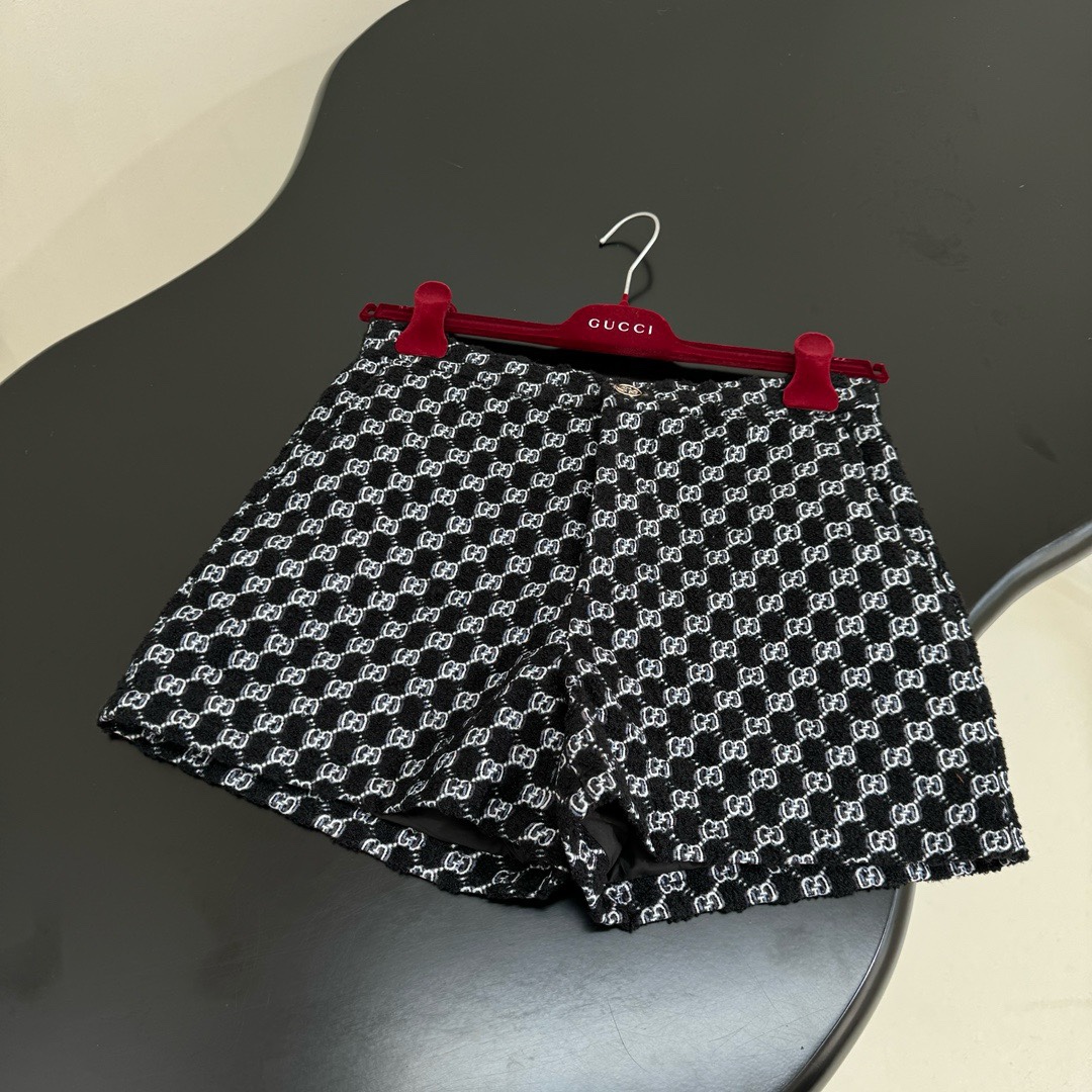 Gucci Shadow Knit Wool Jacquard Shorts - Angola Red & Black 5 i1760693597 7780 3