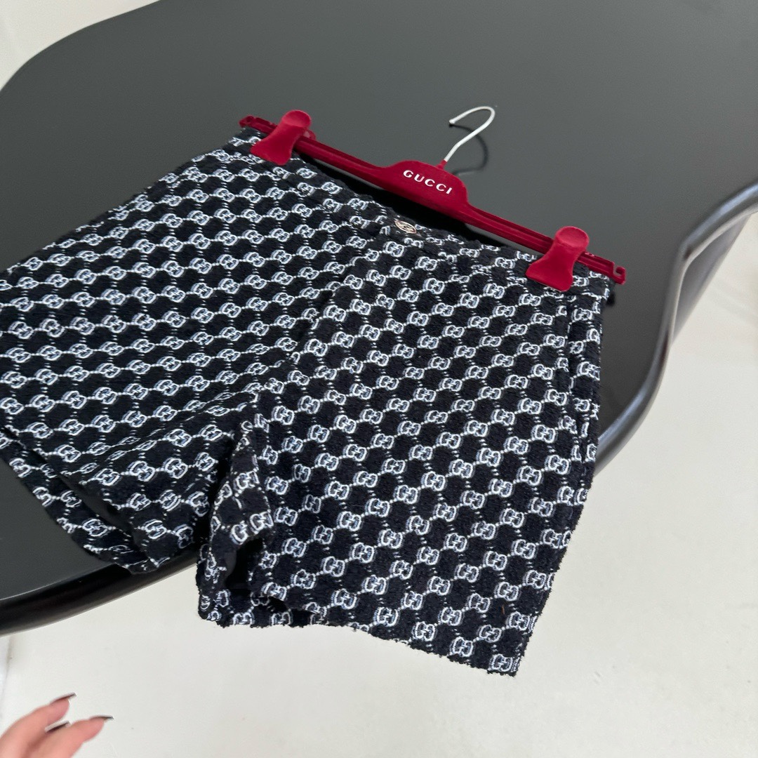 Gucci Shadow Knit Wool Jacquard Shorts - Angola Red & Black 6 i1760693597 9173 2