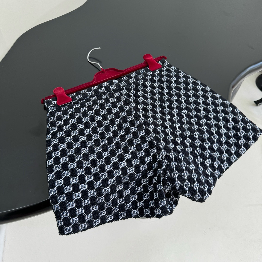 Gucci Shadow Knit Wool Jacquard Shorts - Angola Red & Black 10 i1760693598 2262 8