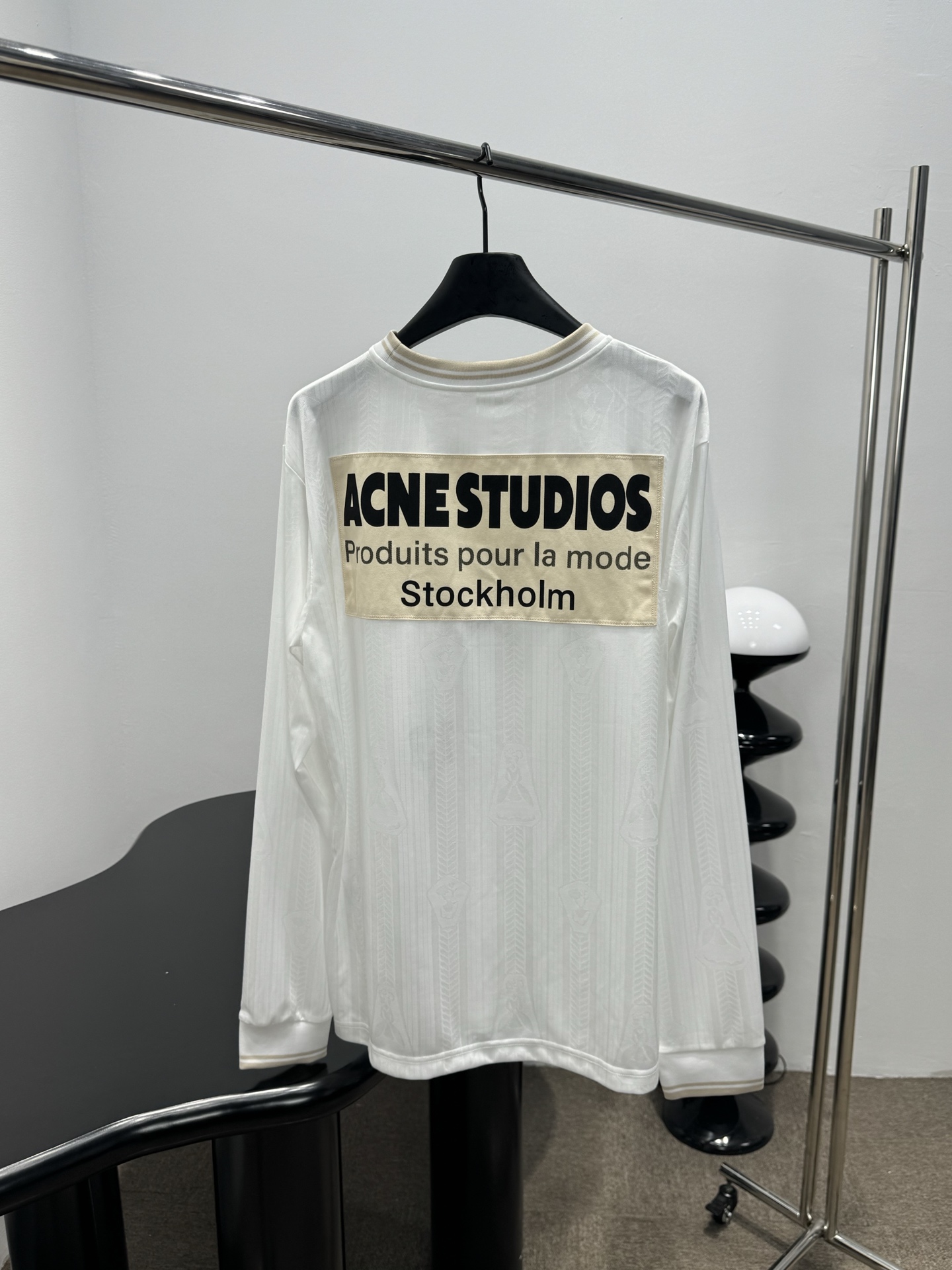 Футболка Acne Studios белая с вышивкой сердца и цифрами