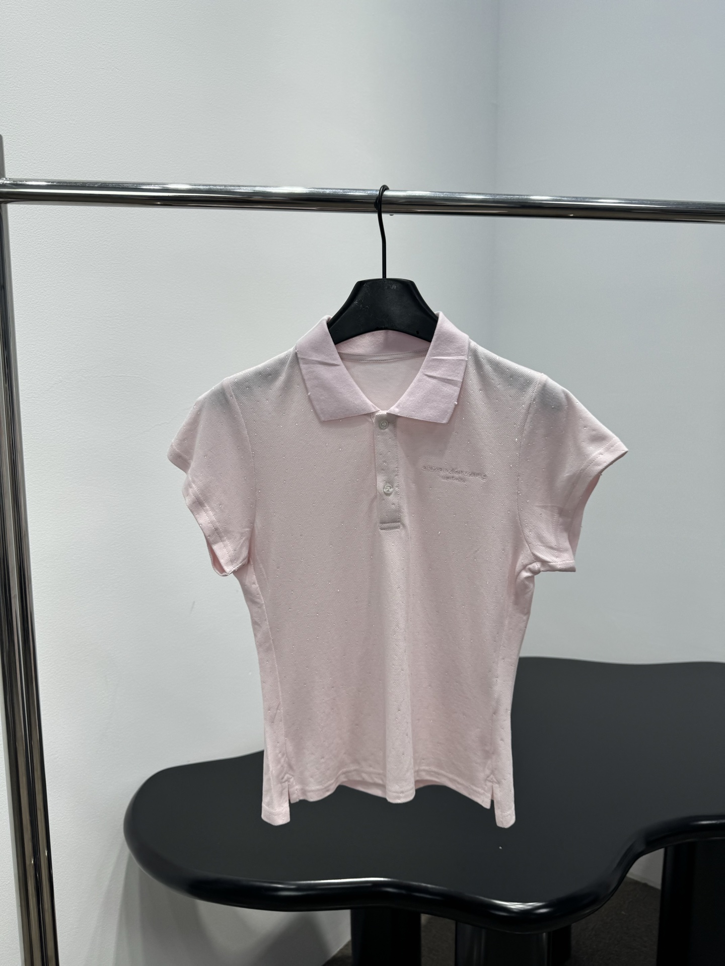 NO:843068,*New arrival rhinestone polo shirt, cotton jersey fabric, embellished with crystal rhinestones all over, brand logo embroidery on the chest, ribbed cuffs, slits at the hem, slim fit and stretchy fit. Recommended to buy, pink white SML,,19860909* 新品烫钻polo衫 棉质平纹针织面料 通体点缀水晶烫钻 胸口饰品牌标识刺绣 罗纹袖口 下摆开衩 修身弹力版型 推荐入手 粉色 白色 SML,,,Women's clothing