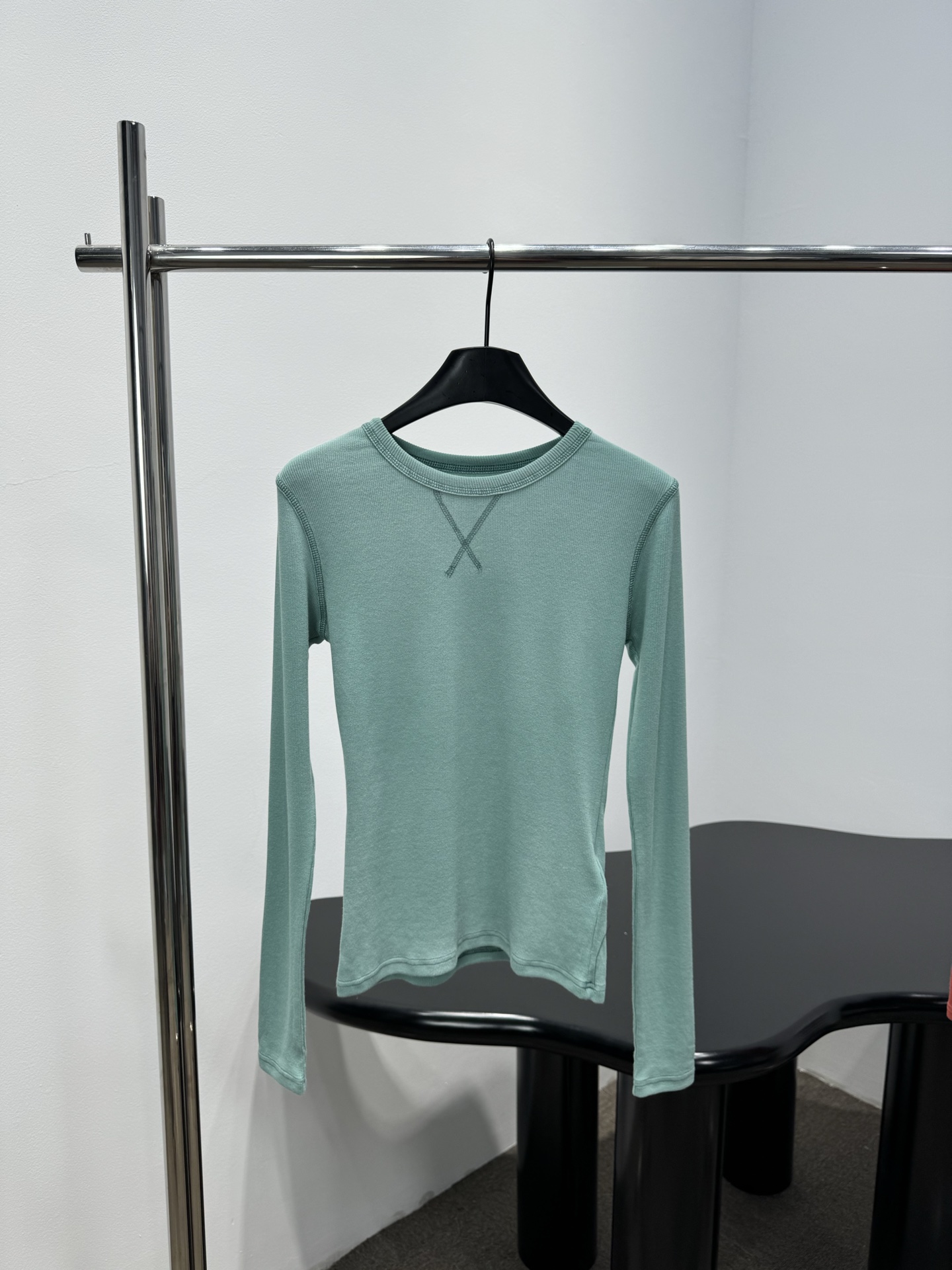 NO:857010,*26 New product 1996 washed logo long-sleeved T-shirt. Spray-textured cotton rib knit fabric. Brand logo on the back. Spray-painted fade effect. Round neck. Slim fit. Recommended to buy. Mint green, watermelon red, tees, t-shirt,19860909*26新品1996水洗徽标长袖T恤 喷涂质感棉质罗纹针织面料 背面饰有品牌标识 喷涂退色效果 圆领领口 修身版型 推荐入手 薄荷绿 西瓜红,,tees，t-shirt,,Women's clothing