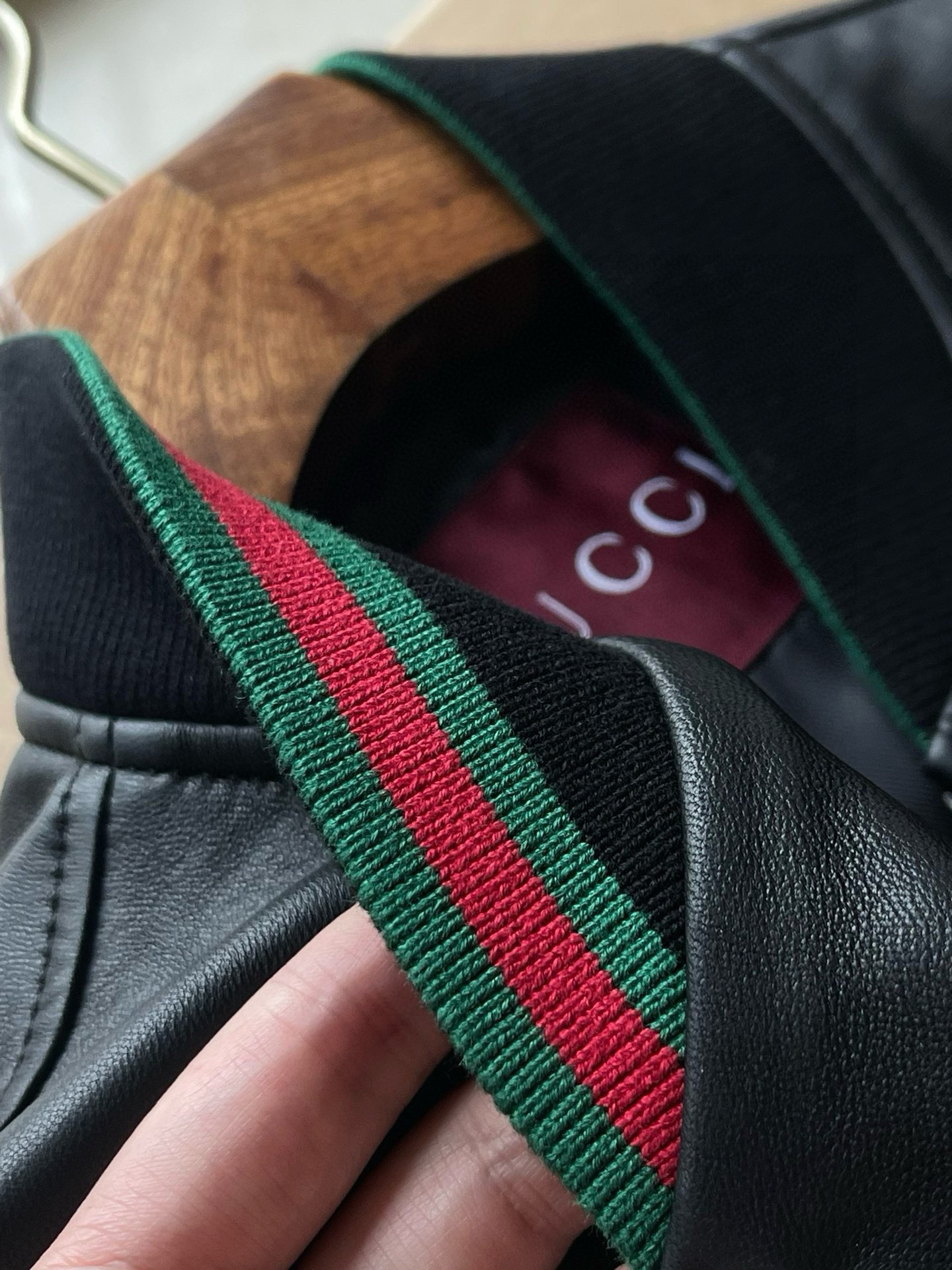 NO:771786,I won’t go into too much detail. The main point is that casual comparison (original 50,000 yuan product) should clearly understand the value of this sentence. If you look at the details, F products are far behind us. Top Customize119860909不多讲. 重点要说的是,随便专专对比（原版五万的产品）应该清楚这句话的含金量, 追看细节,F货都跟我们差十条街,,Top Customize1,Men's clothing