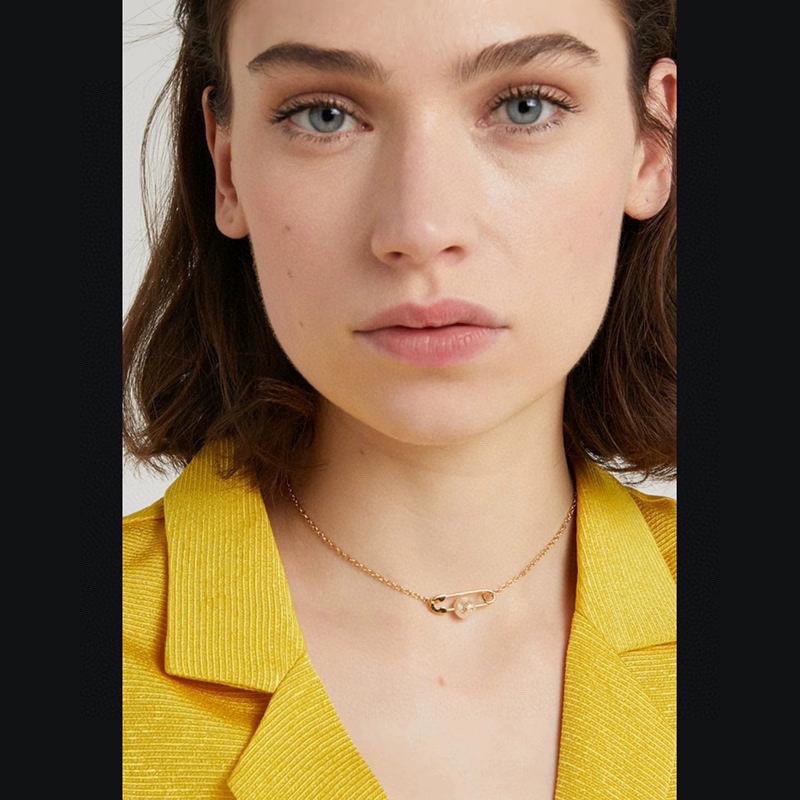 💰90 vivienne westwood西太后项链土星!英国时装设计师,时装的朋克之母!时尚潮流风格,品质强大,超美的设计!简约大气刺绣Logo‼精致💎这个款不用担心不好看,因为经典的元素洋气的新设计!赠礼的完美之选,充分展现个性风范。品质非常整个首饰给人大牌气场的同时又非常精致,让整个人的层次提升好几个level💟绝对值得入手‼️🌟